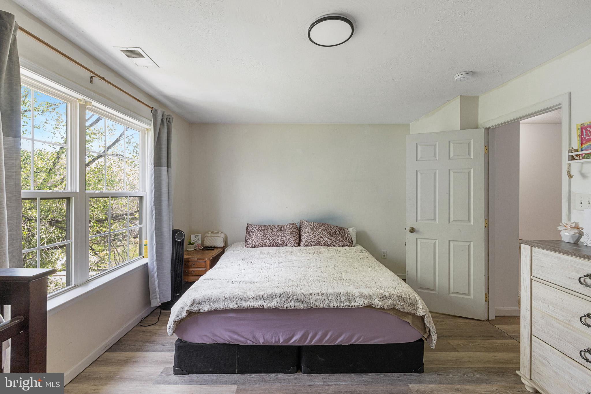 TOMS BROOK CREEK - Residential