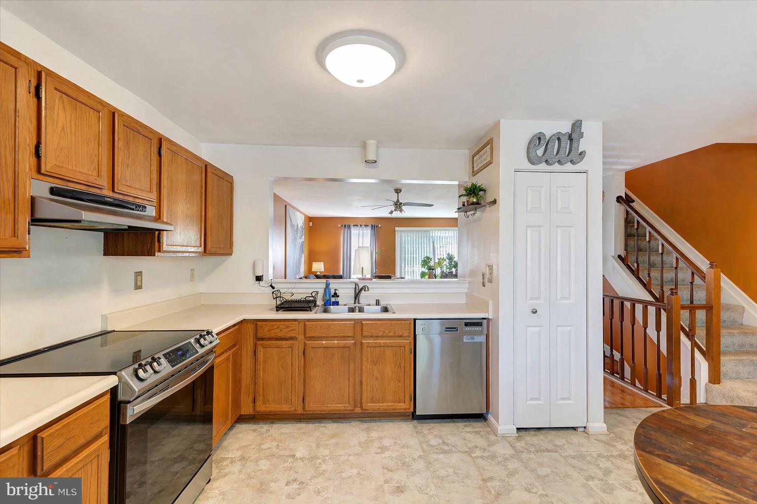 SUBURBIA/VILLAGE OF TIMBER GROVE - Residential