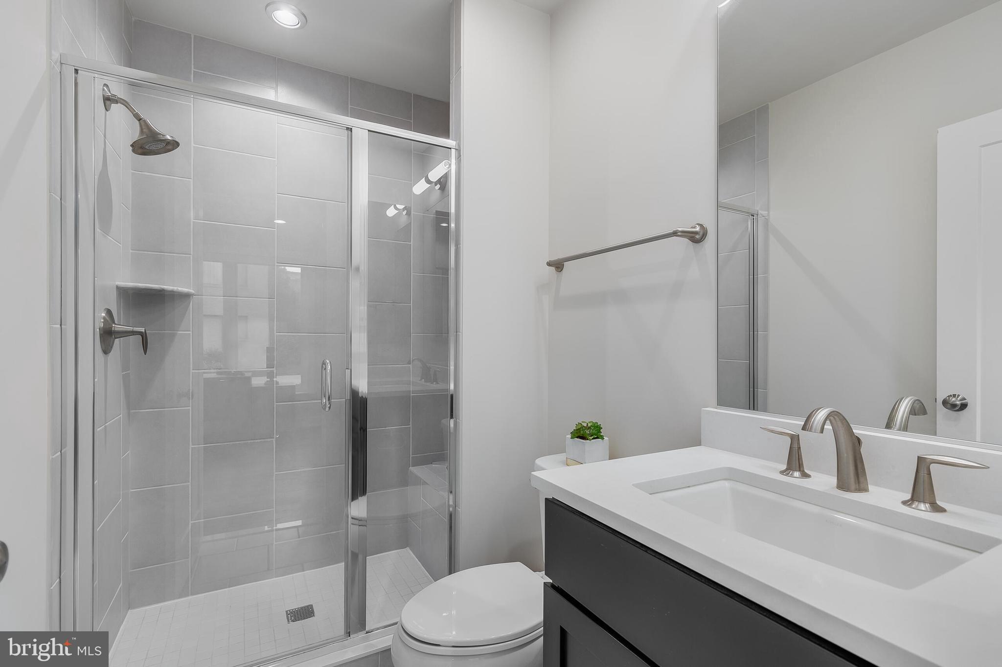 MONTGOMERY ROW - Residential