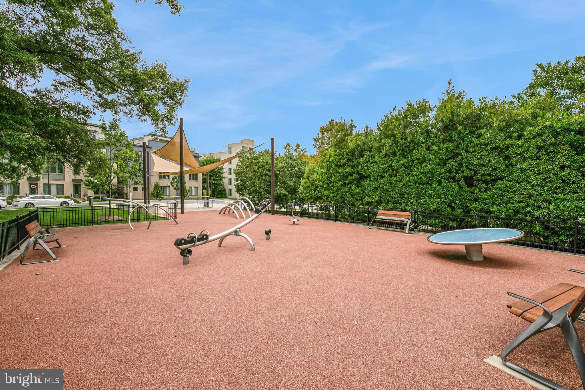 MONTGOMERY ROW - Residential