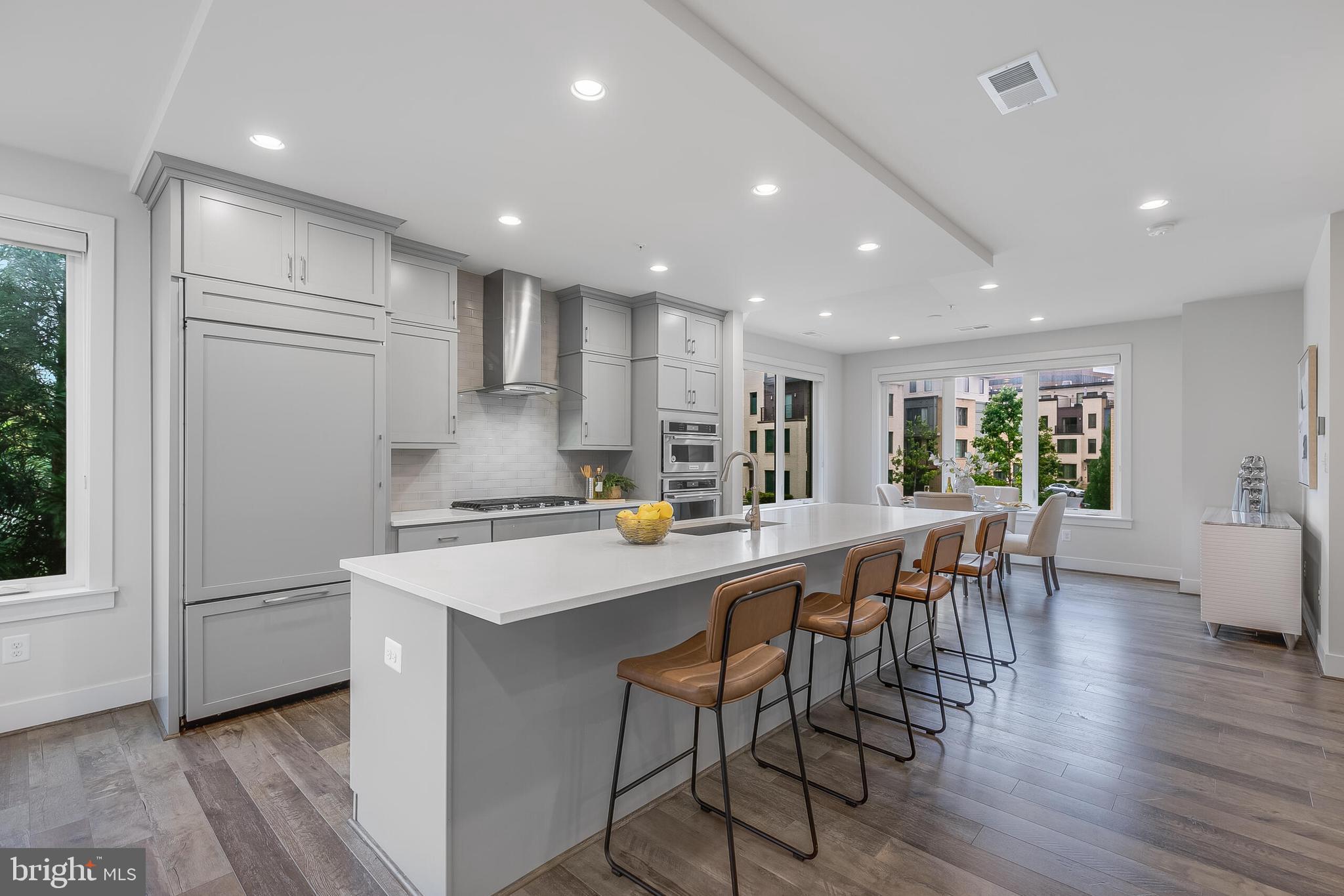 MONTGOMERY ROW - Residential