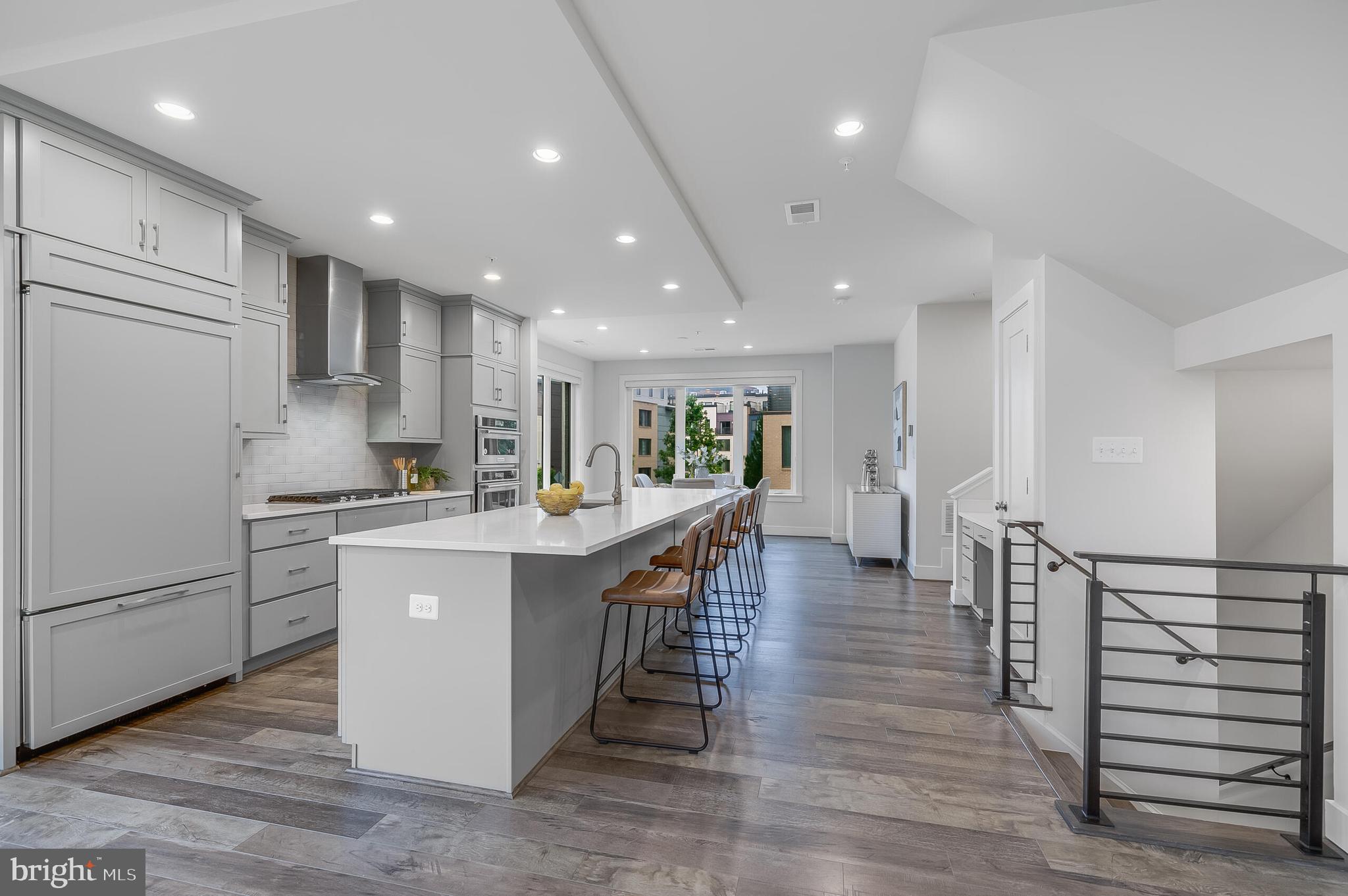 MONTGOMERY ROW - Residential