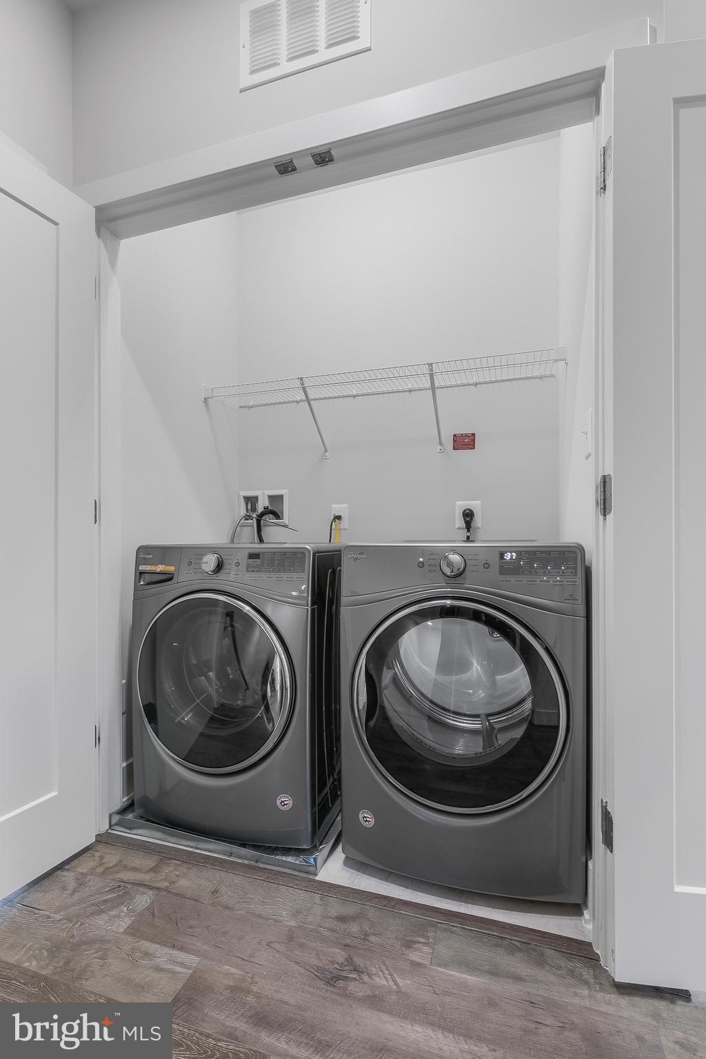 MONTGOMERY ROW - Residential