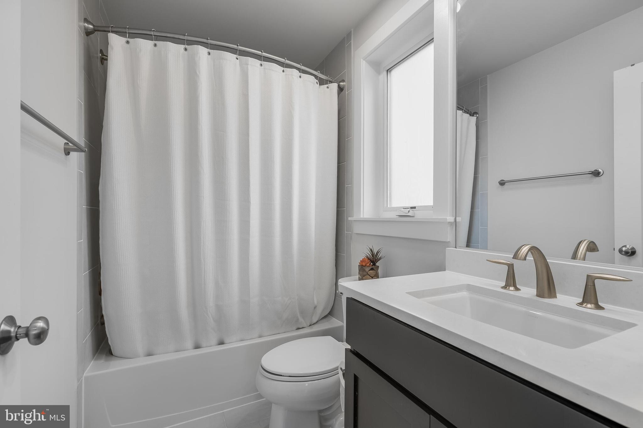 MONTGOMERY ROW - Residential