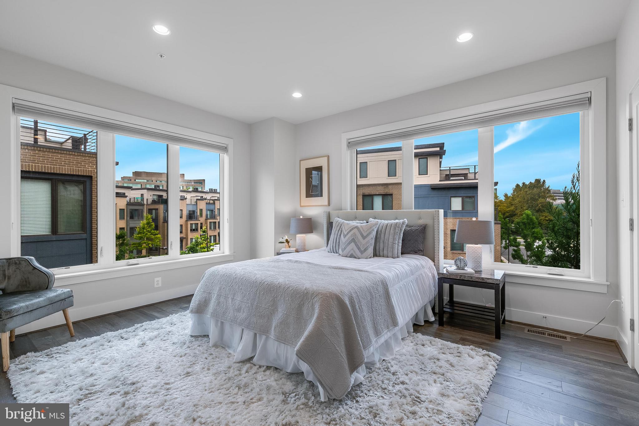 MONTGOMERY ROW - Residential