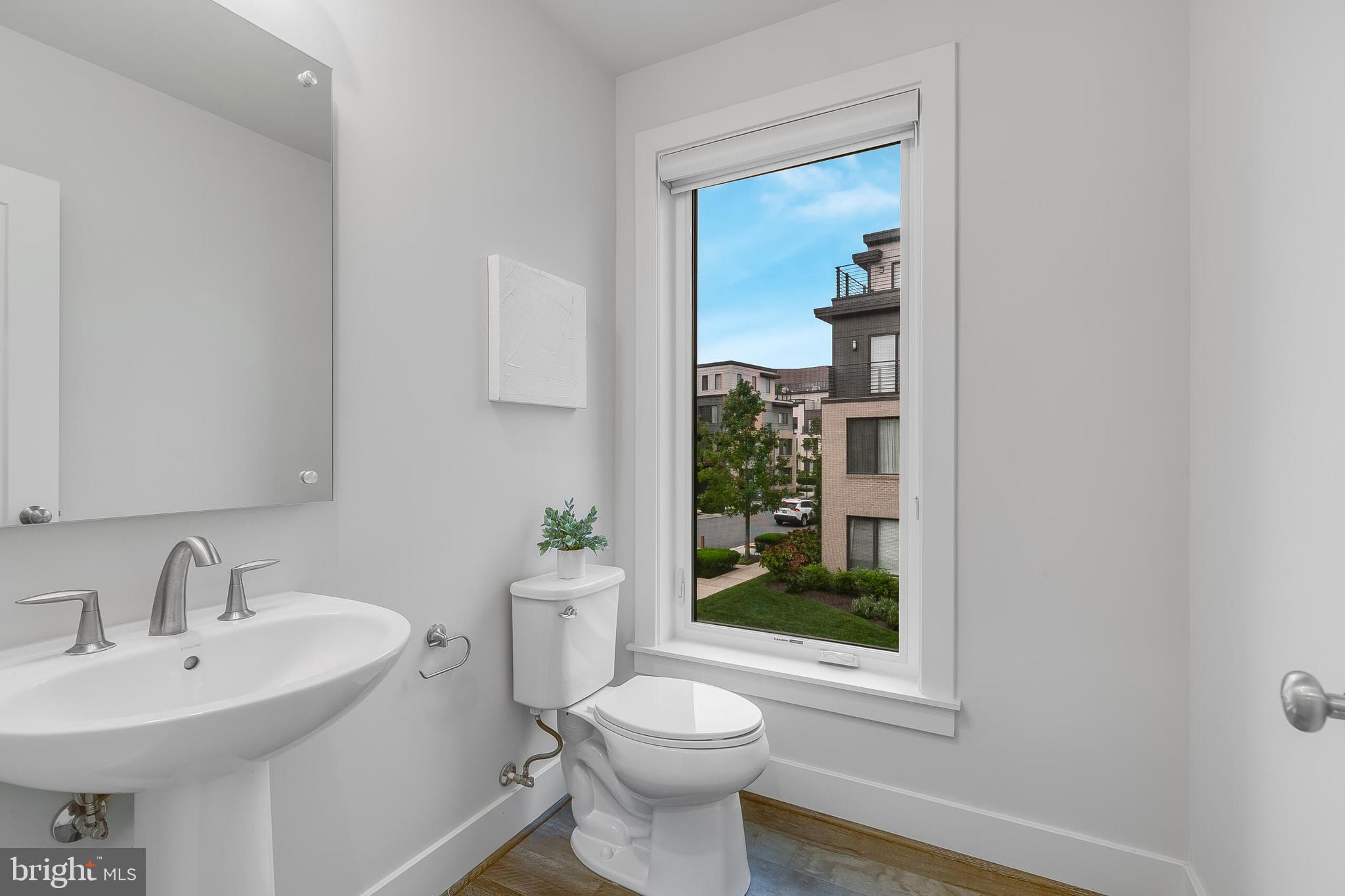 MONTGOMERY ROW - Residential