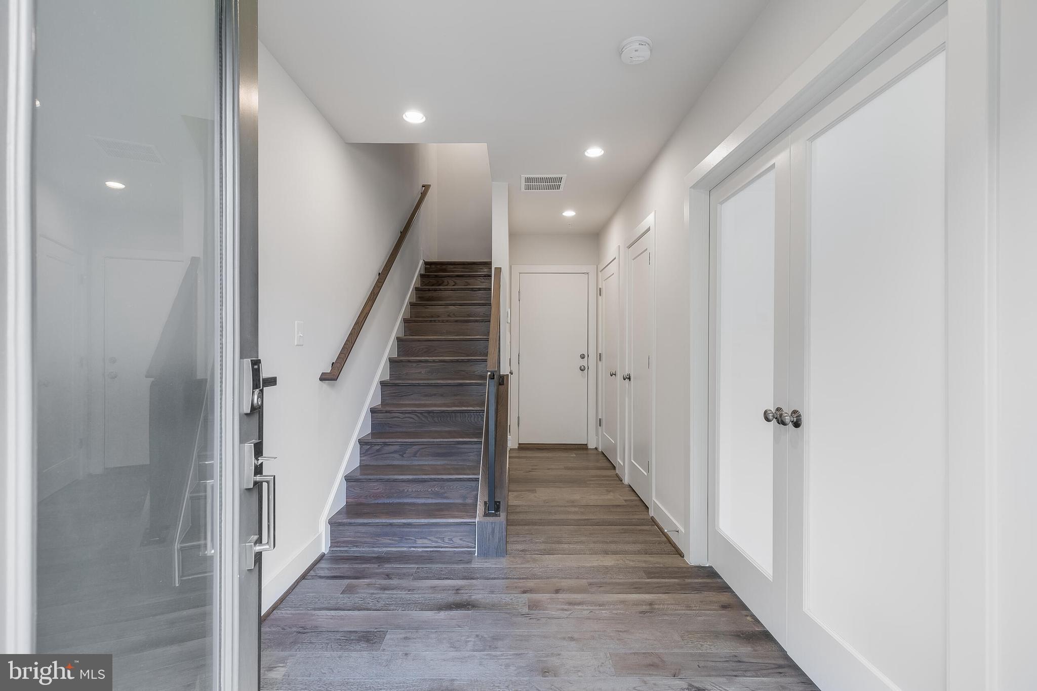 MONTGOMERY ROW - Residential