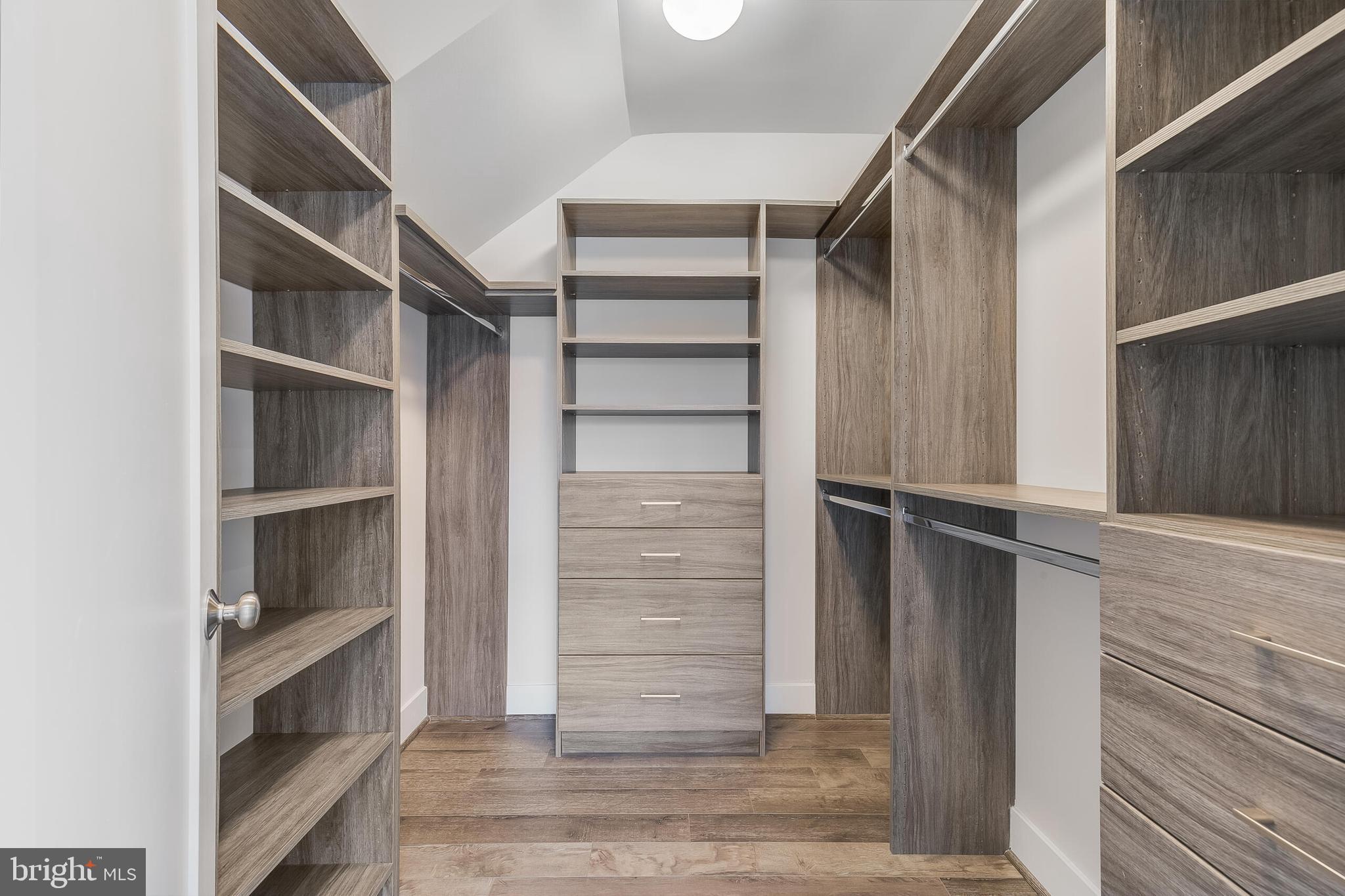 MONTGOMERY ROW - Residential