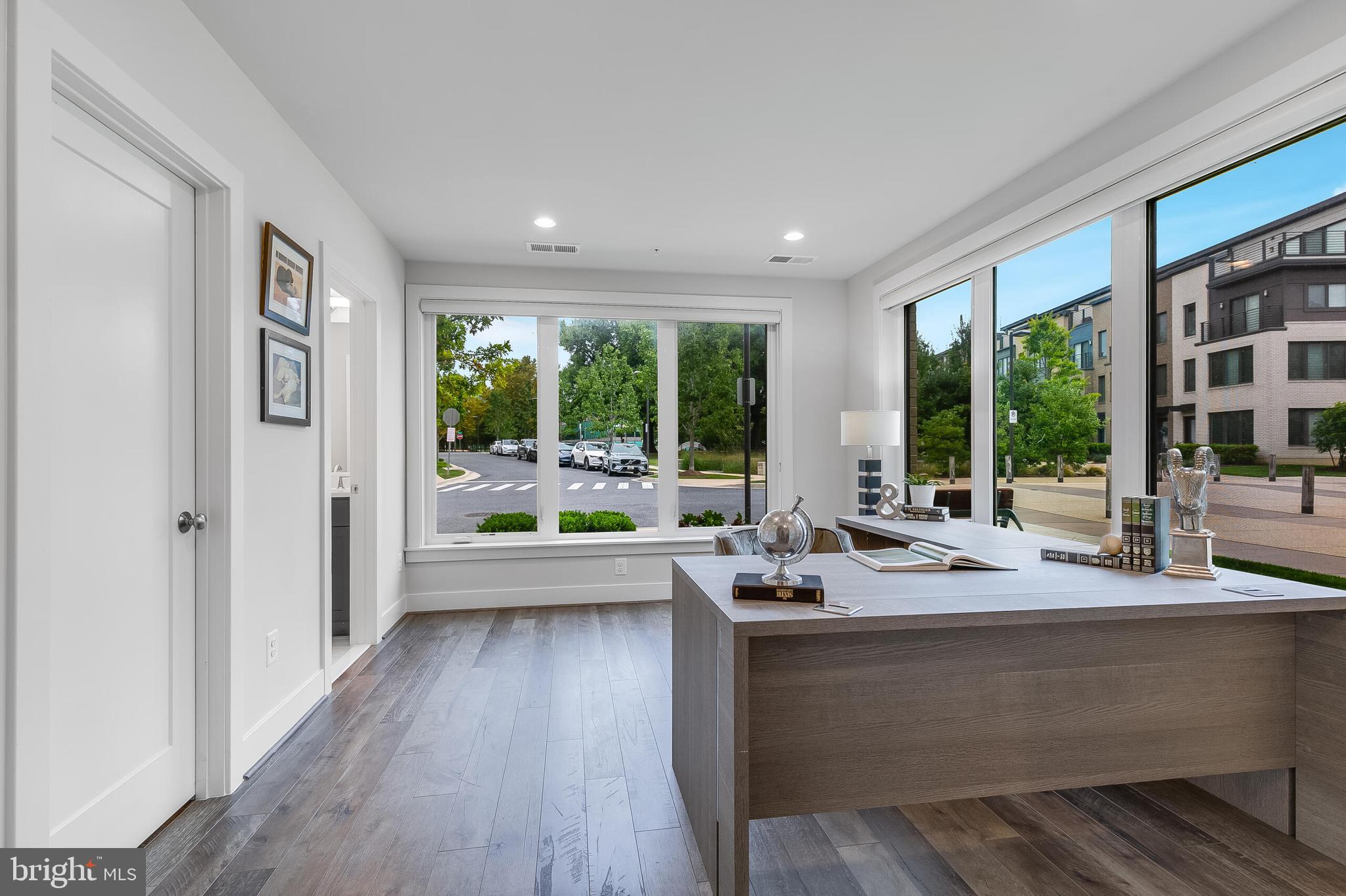 MONTGOMERY ROW - Residential