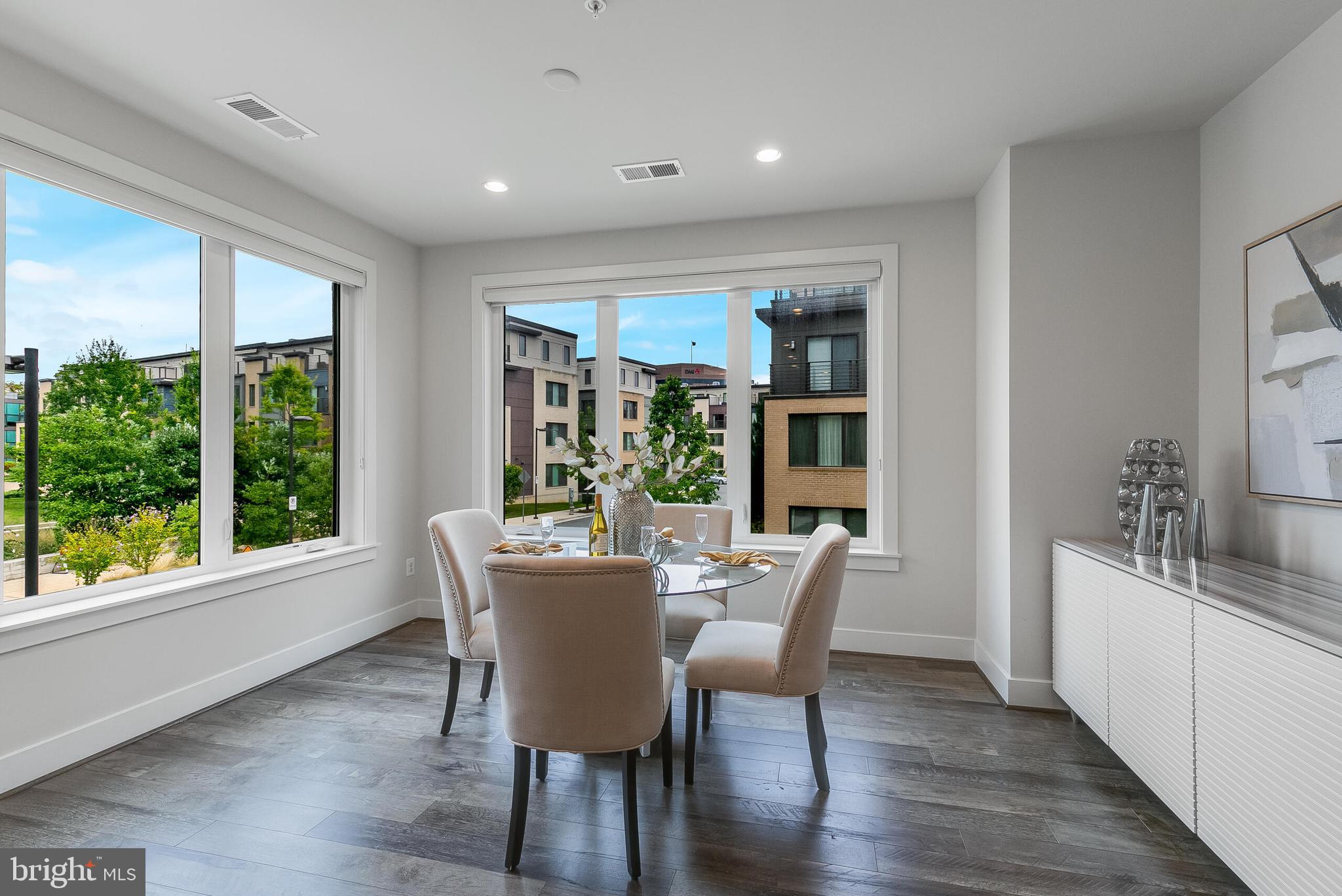 MONTGOMERY ROW - Residential