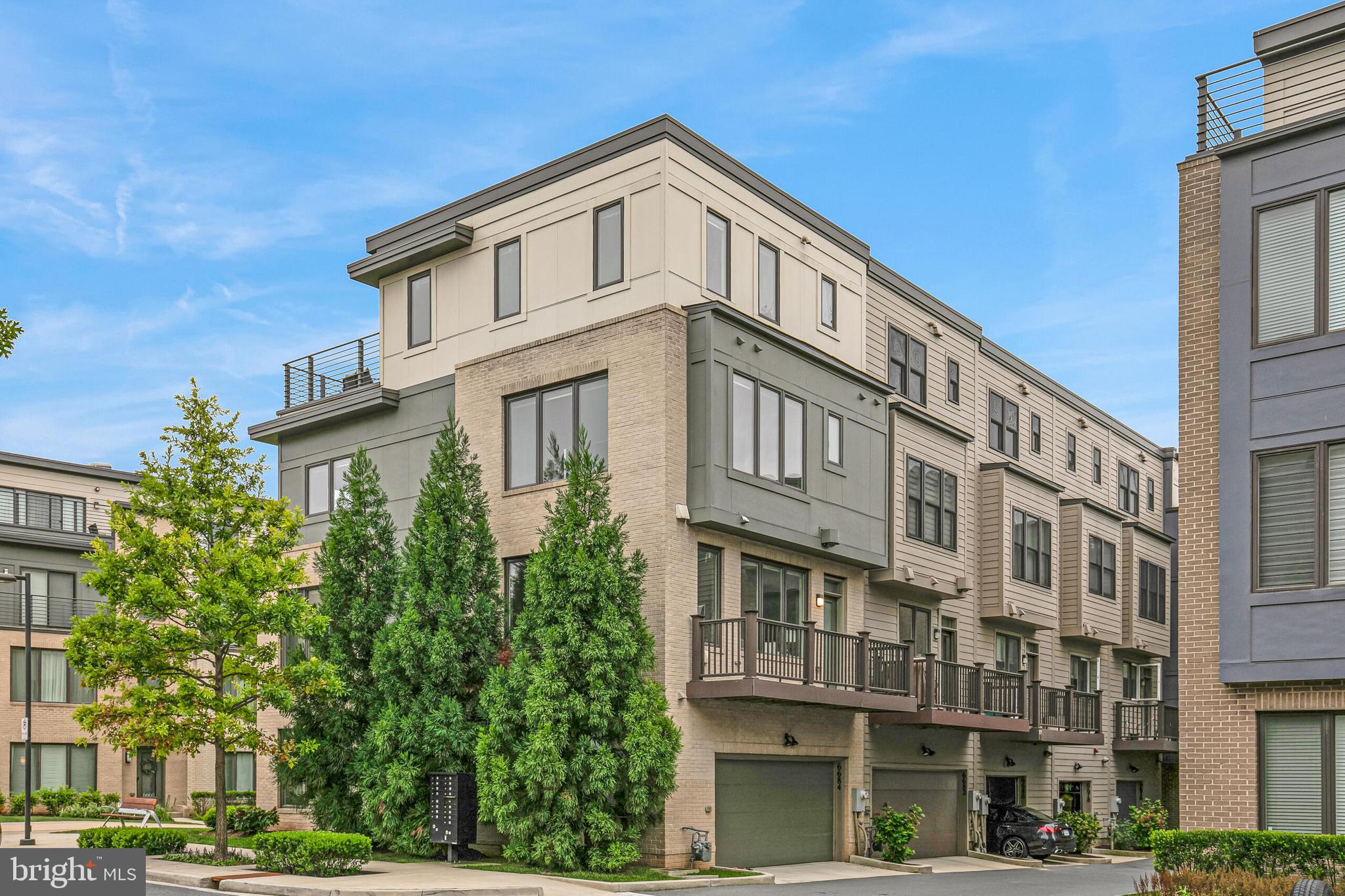 MONTGOMERY ROW - Residential