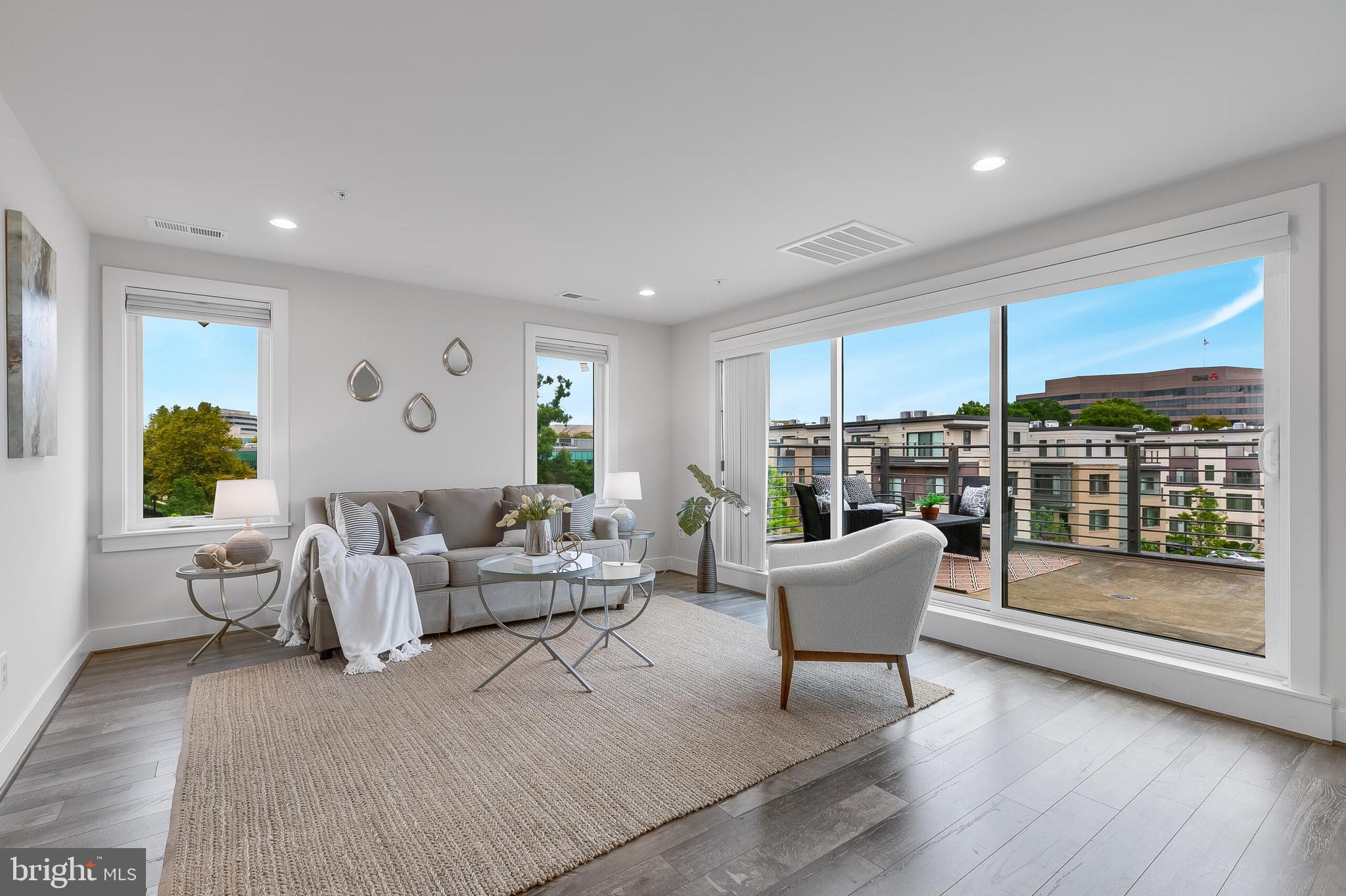 MONTGOMERY ROW - Residential