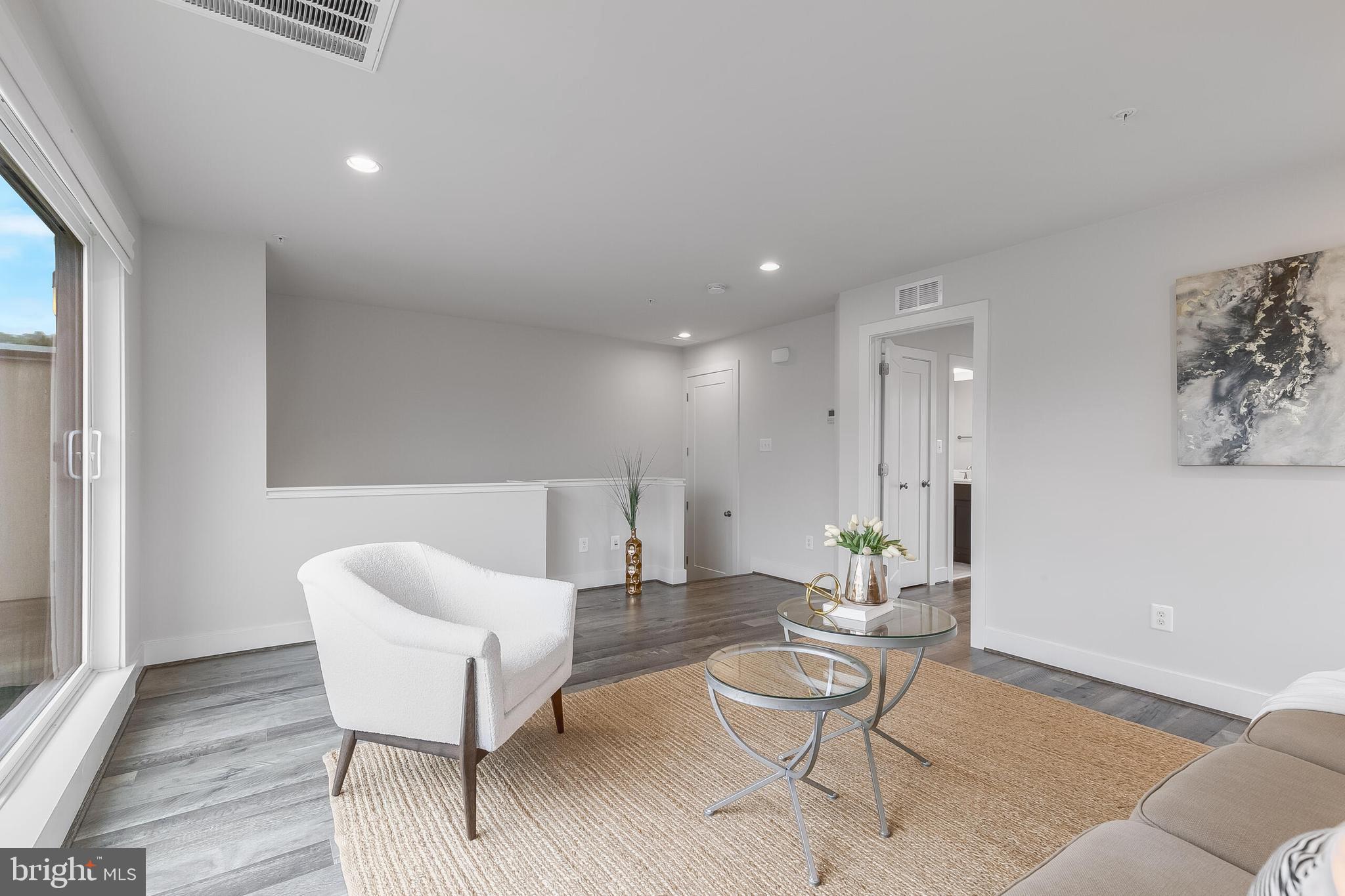 MONTGOMERY ROW - Residential