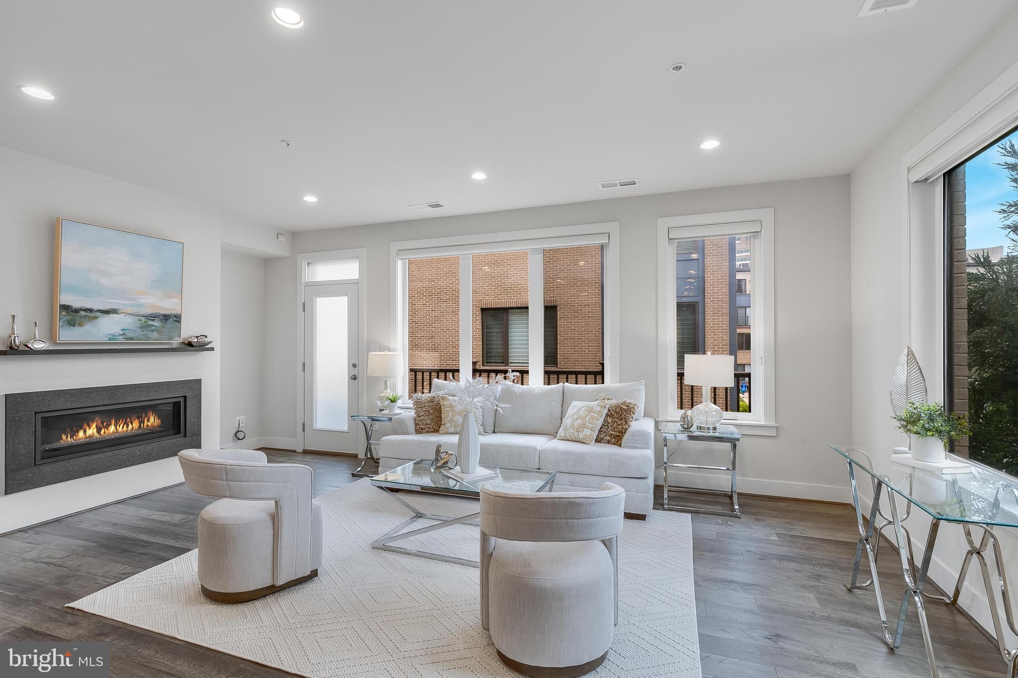 MONTGOMERY ROW - Residential