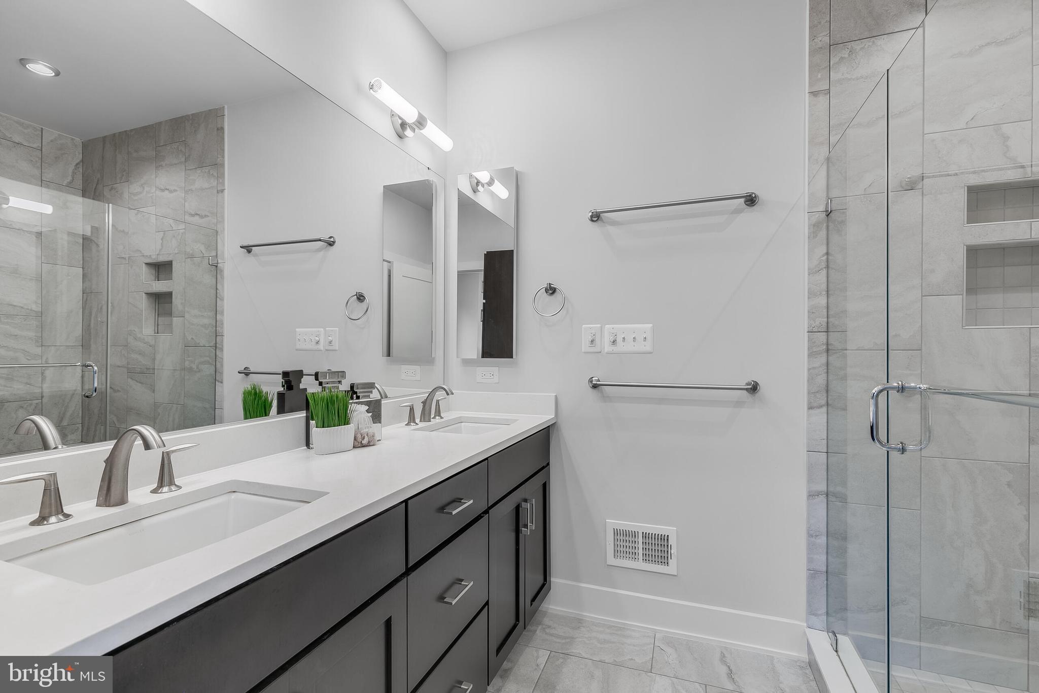 MONTGOMERY ROW - Residential