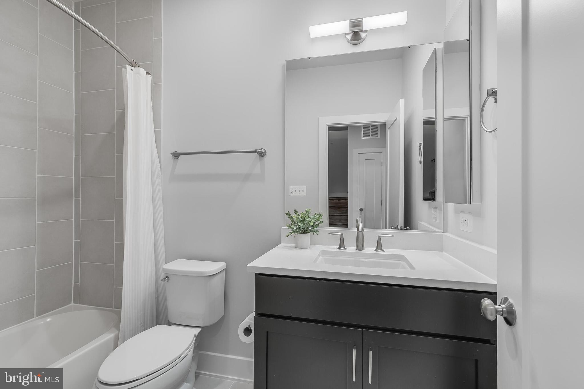 MONTGOMERY ROW - Residential