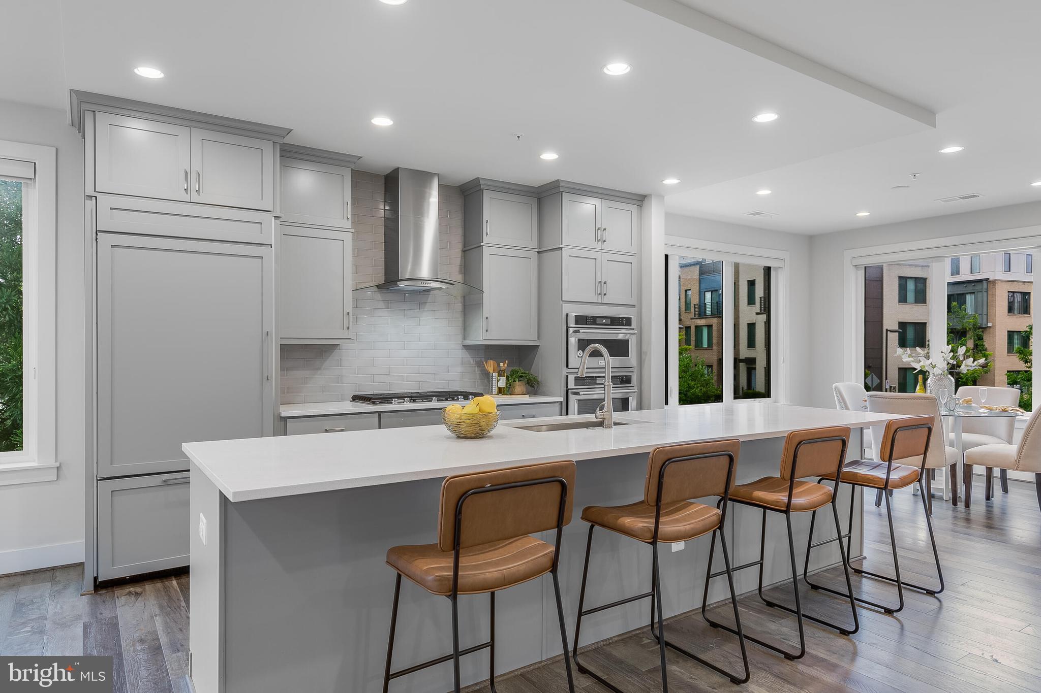 MONTGOMERY ROW - Residential