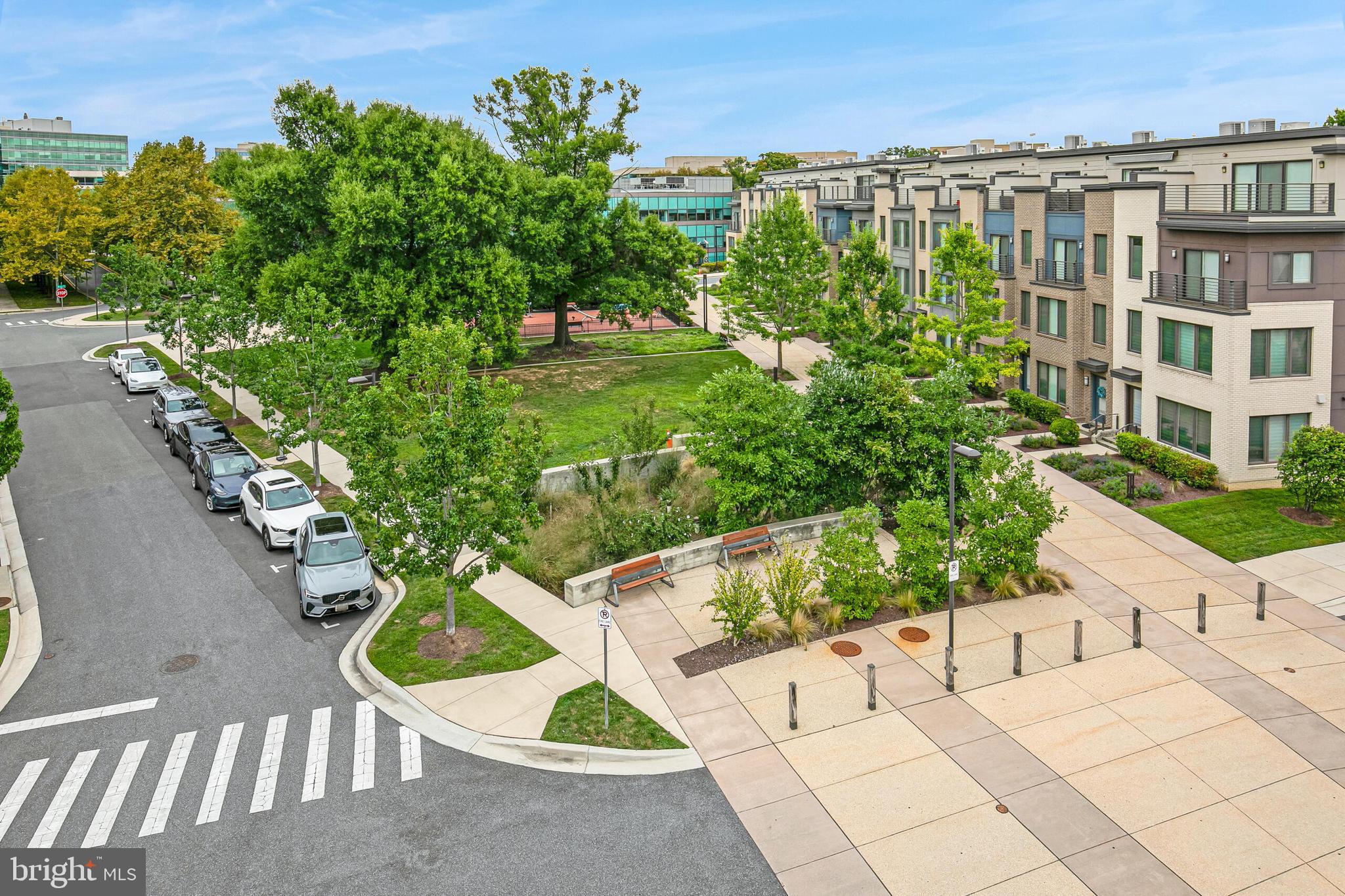 MONTGOMERY ROW - Residential