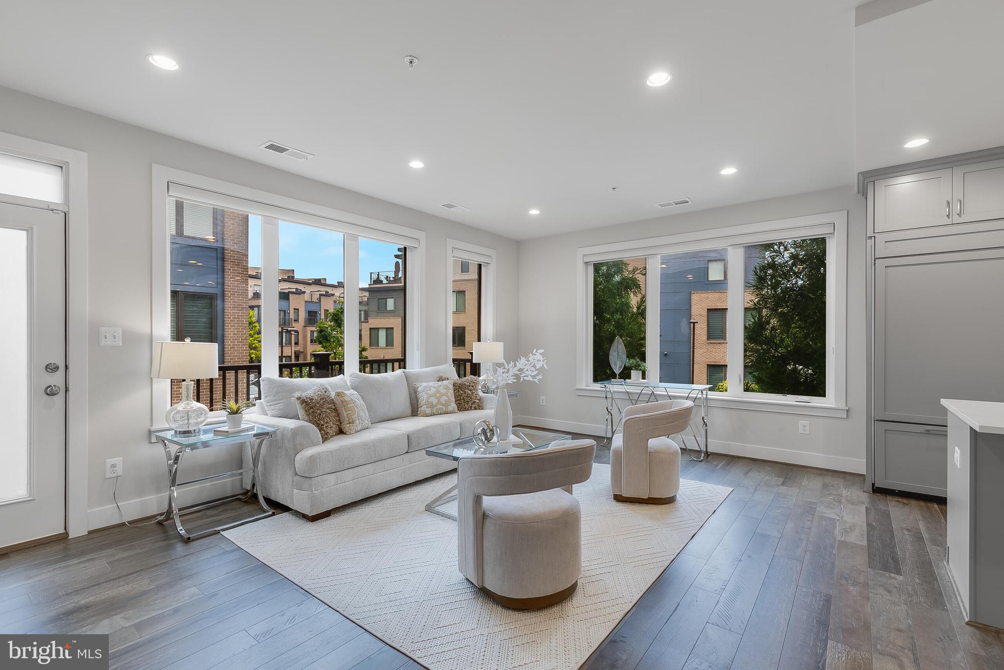 MONTGOMERY ROW - Residential