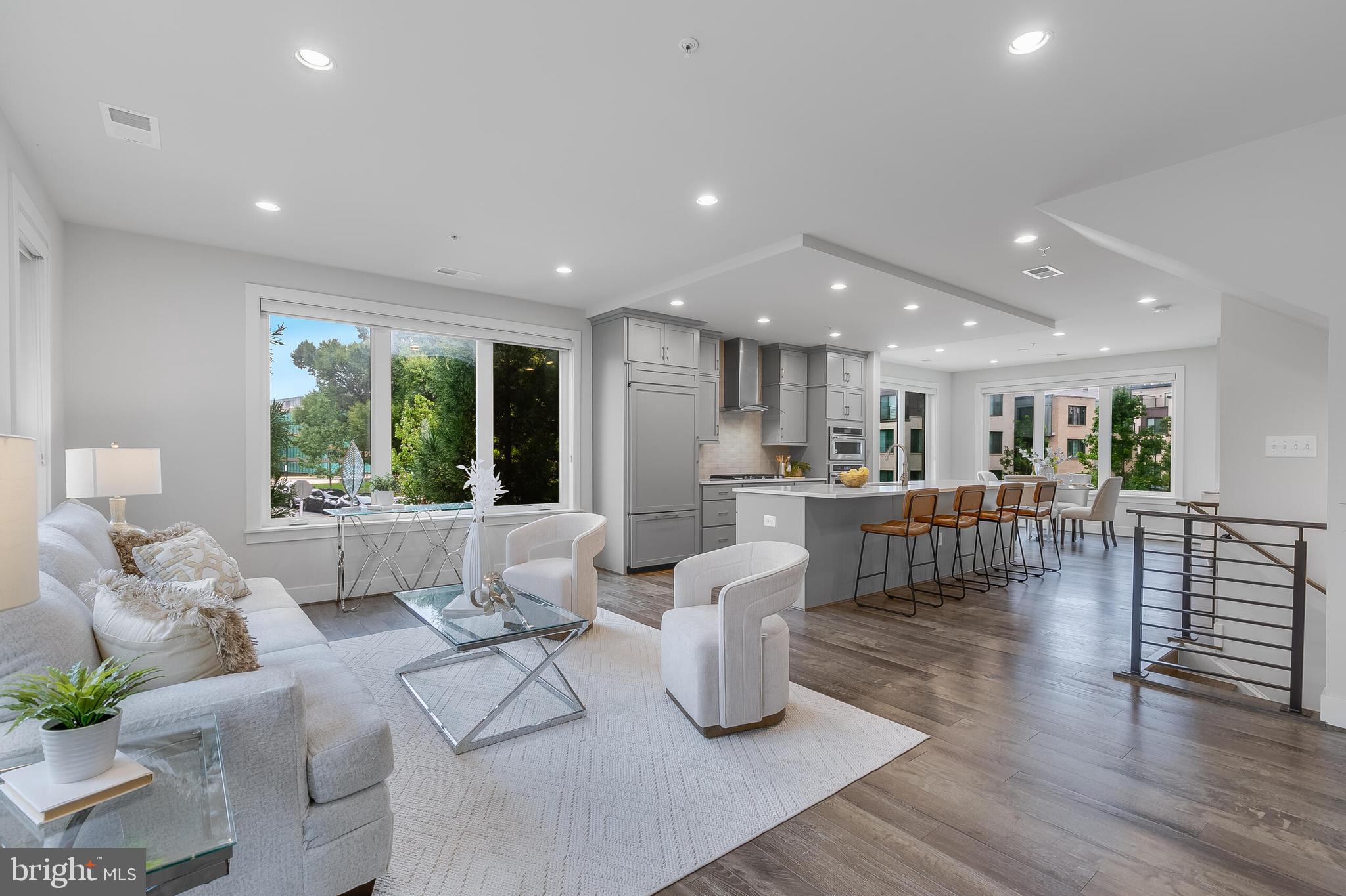 MONTGOMERY ROW - Residential