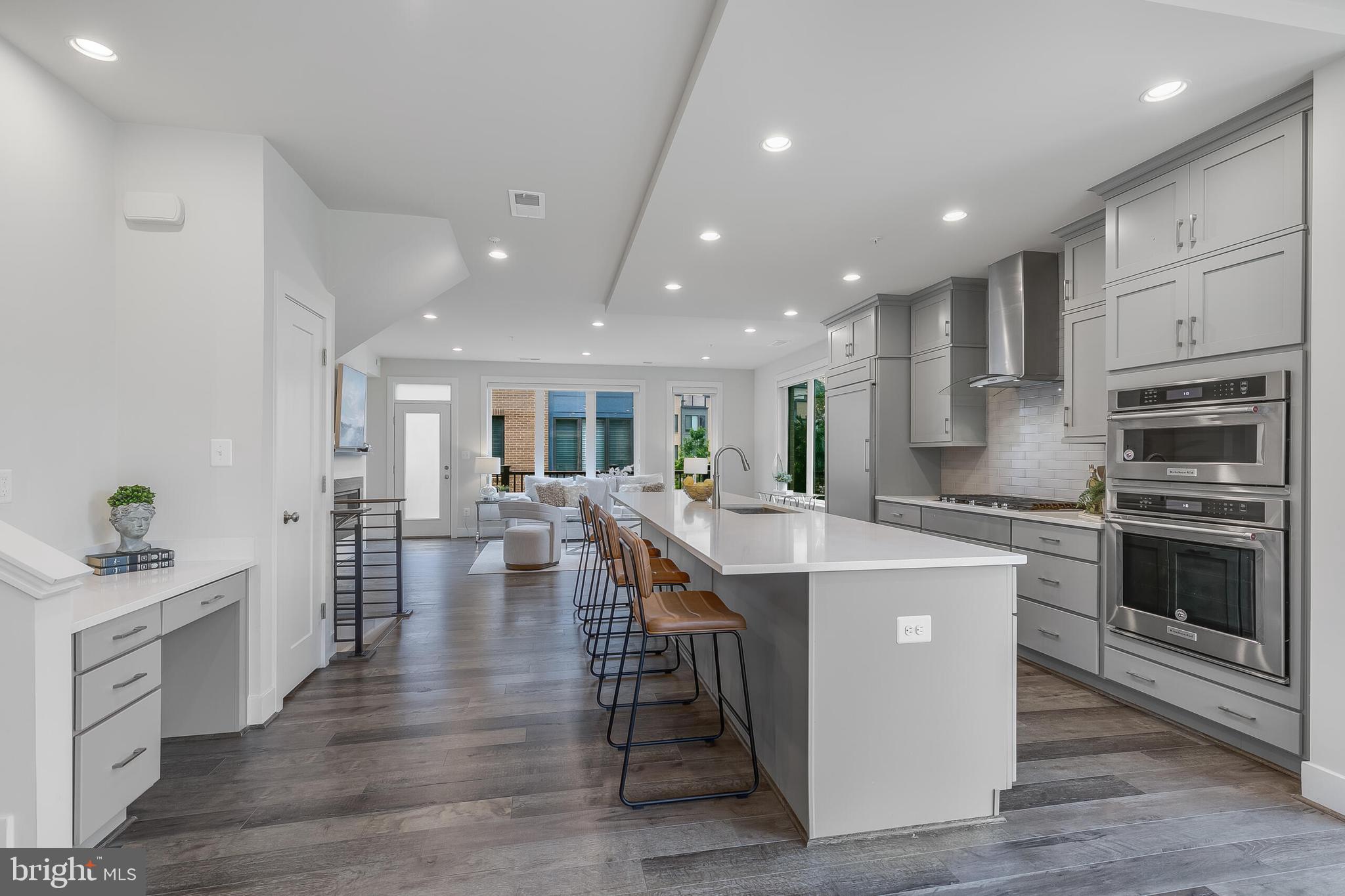 MONTGOMERY ROW - Residential