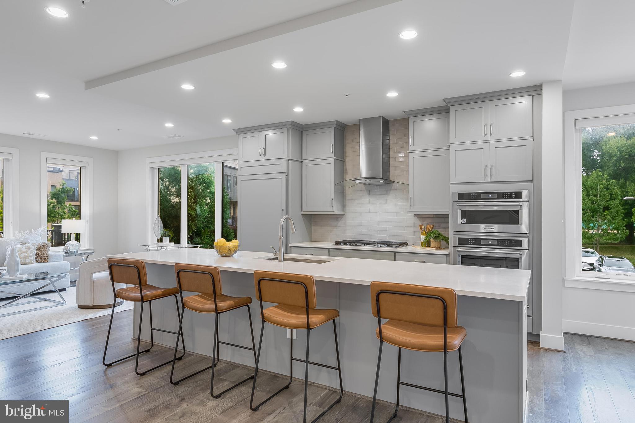 MONTGOMERY ROW - Residential