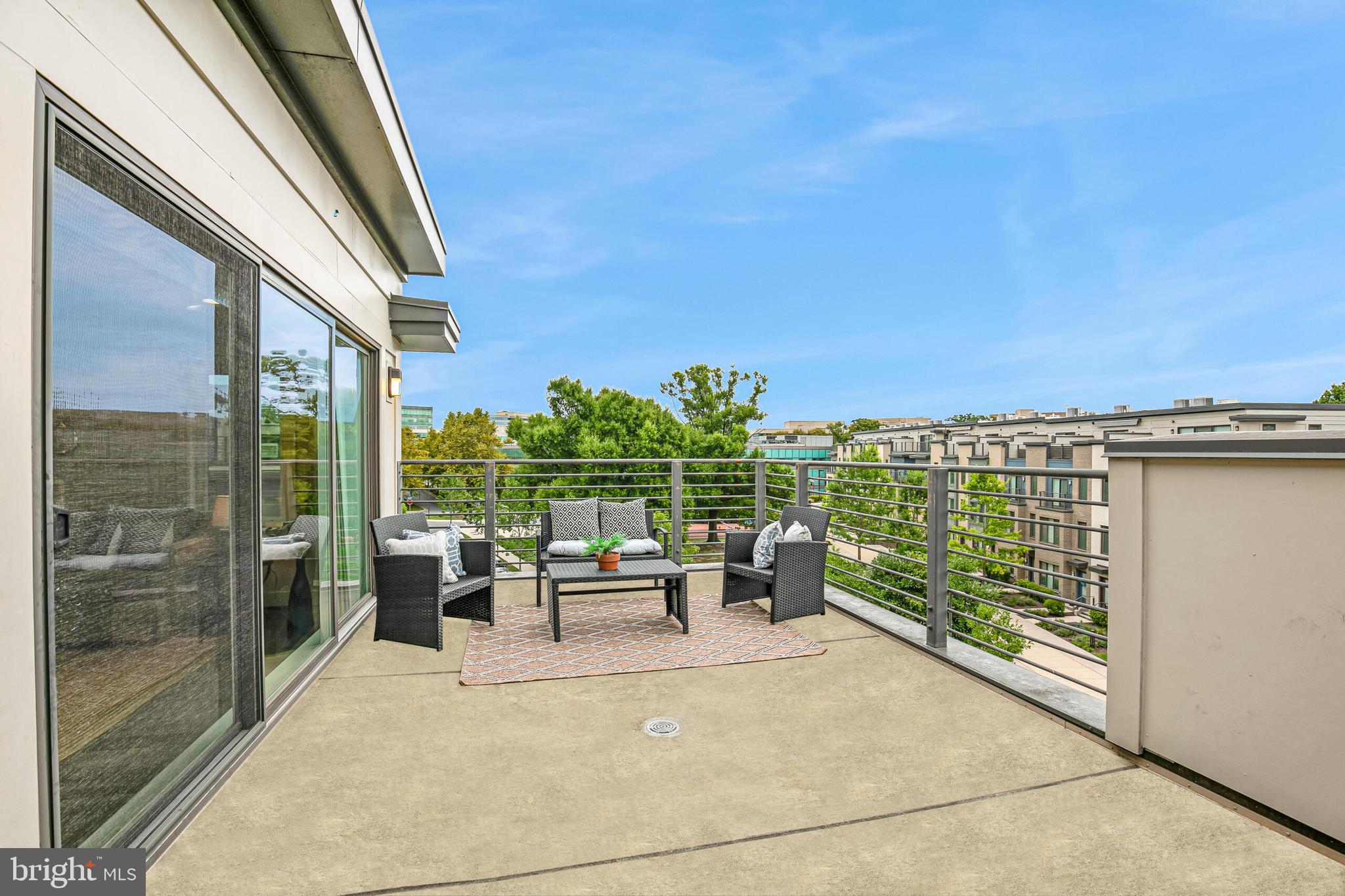 MONTGOMERY ROW - Residential