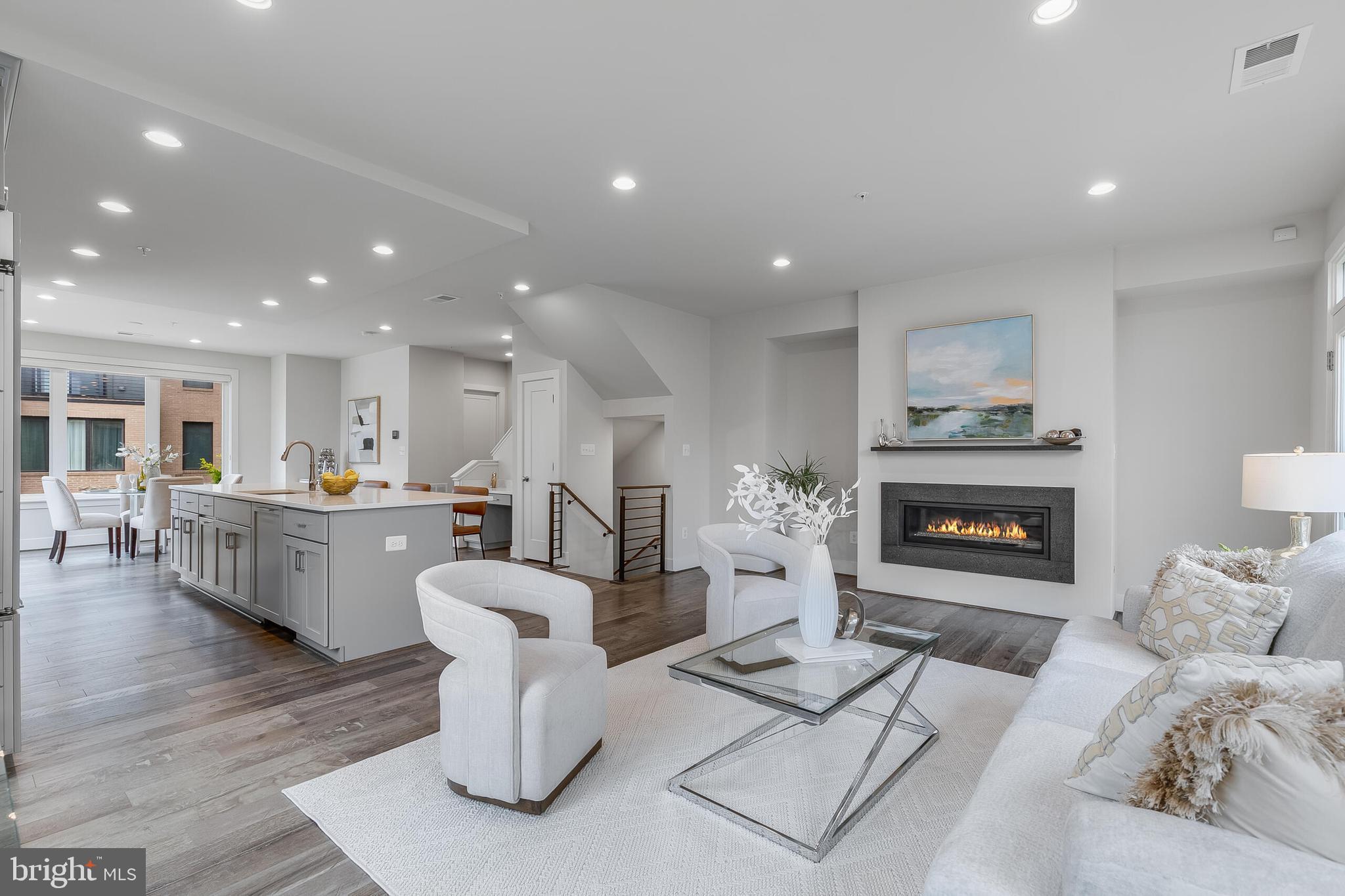 MONTGOMERY ROW - Residential