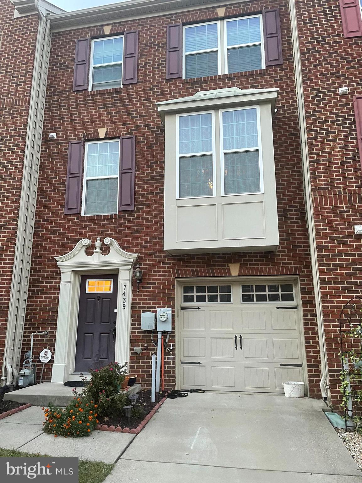 HOWARD SQUARE - Residential Lease