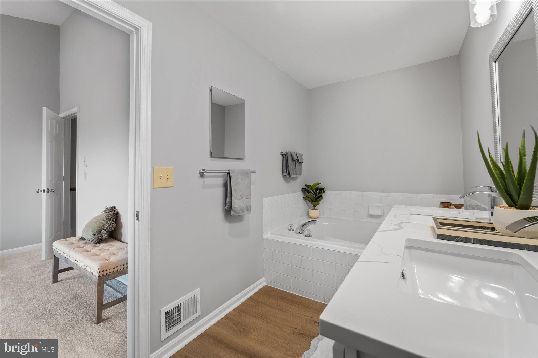 ASHBURN VILLAGE - Residential