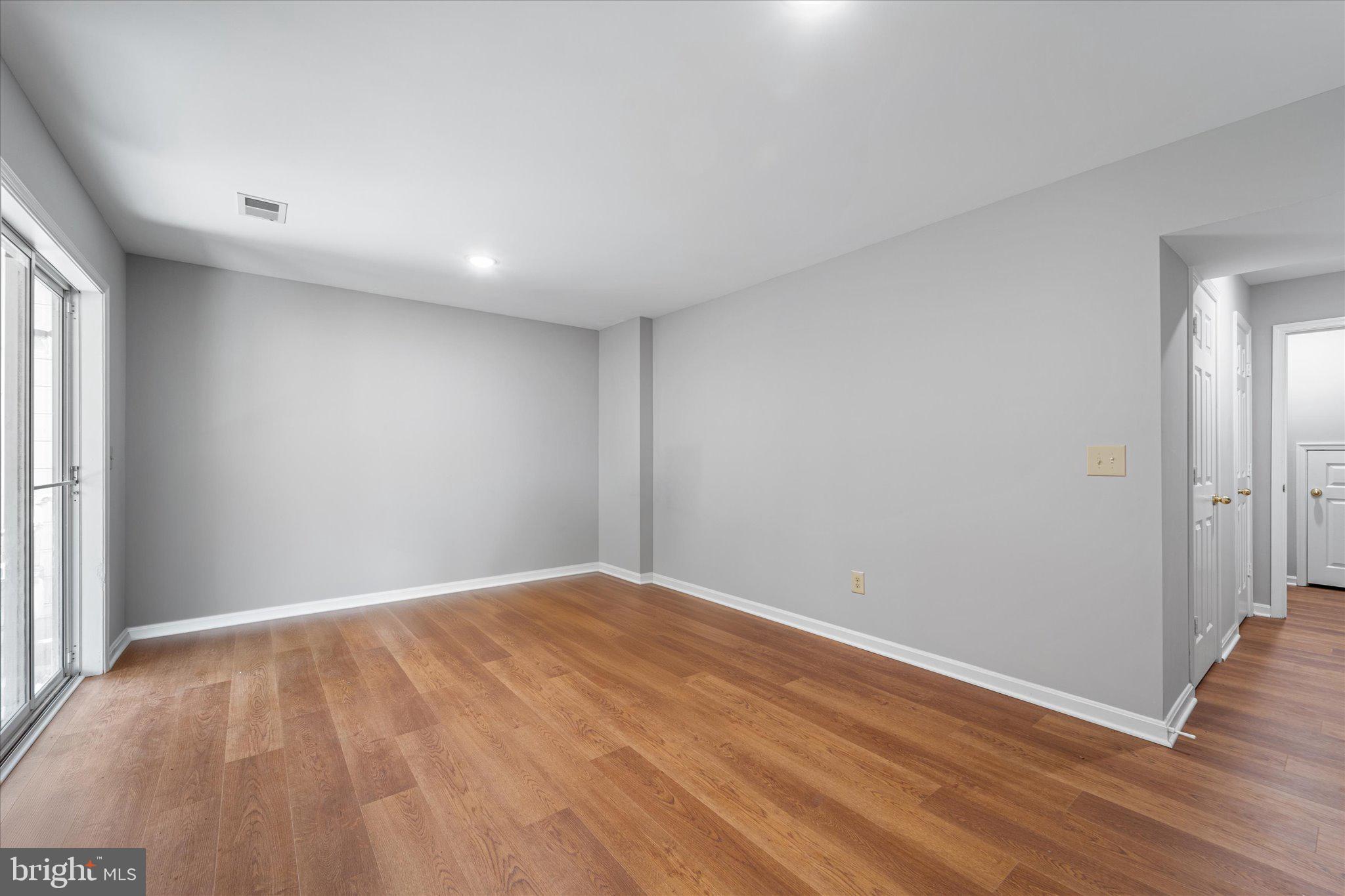 ASHBURN VILLAGE - Residential