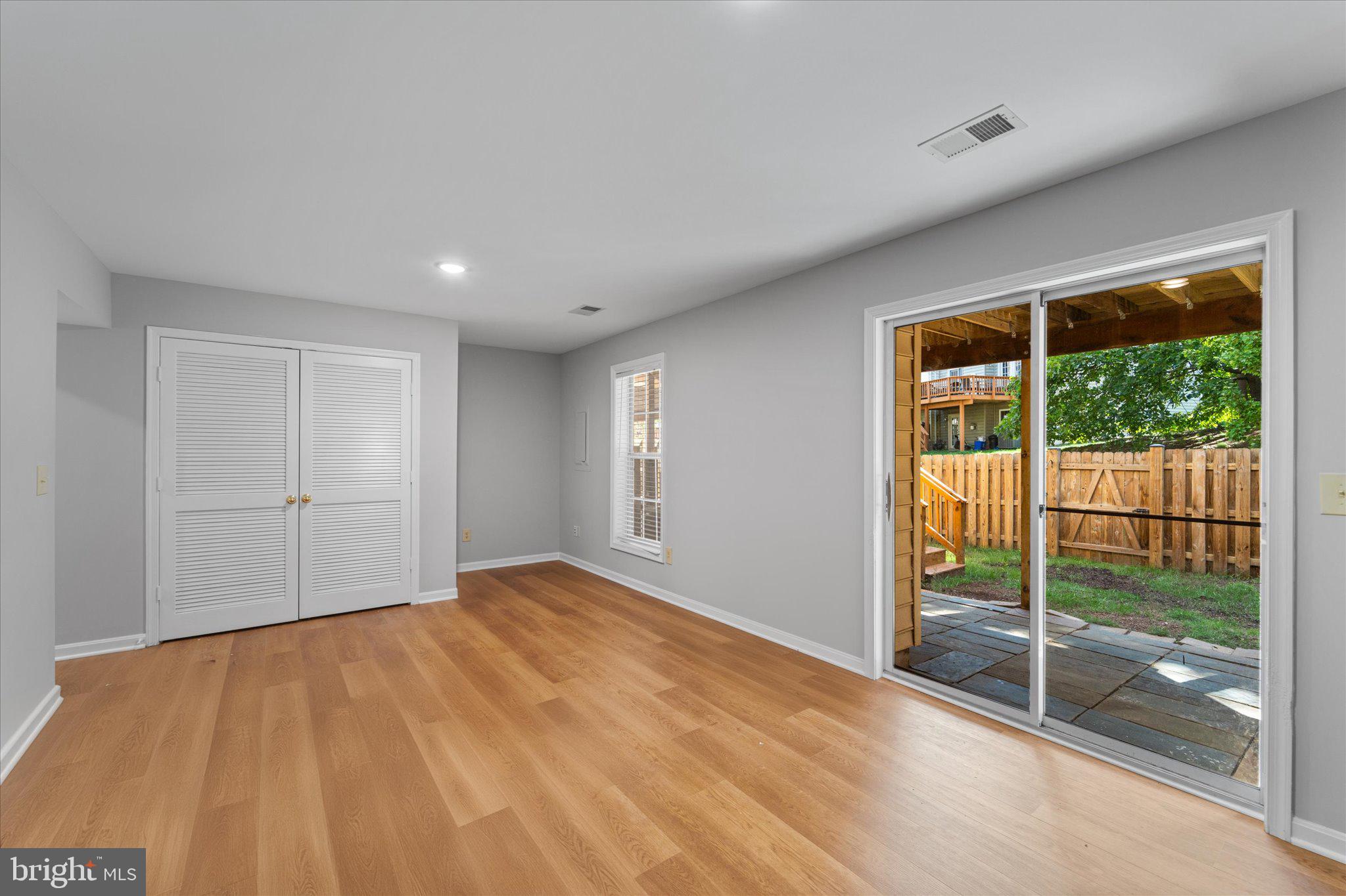 ASHBURN VILLAGE - Residential