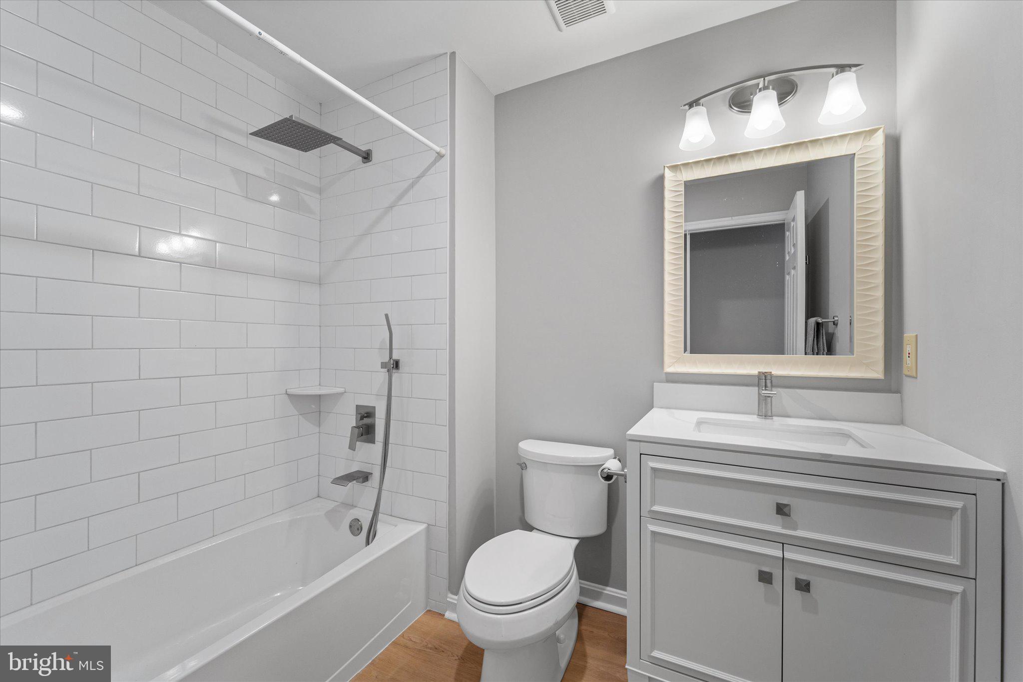 ASHBURN VILLAGE - Residential