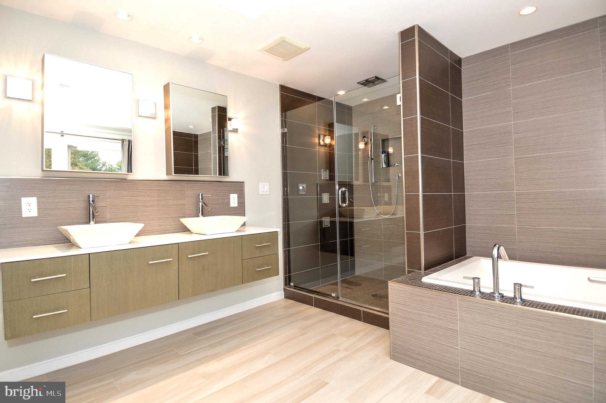 LAKEVALE COURT - Residential