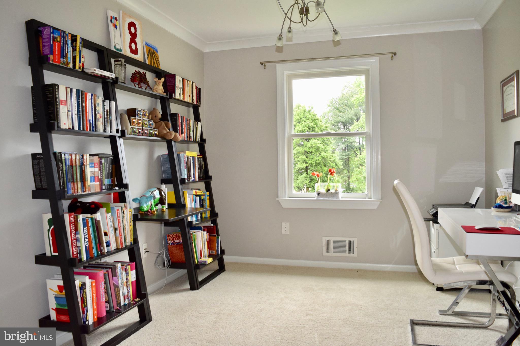 LAKEVALE COURT - Residential