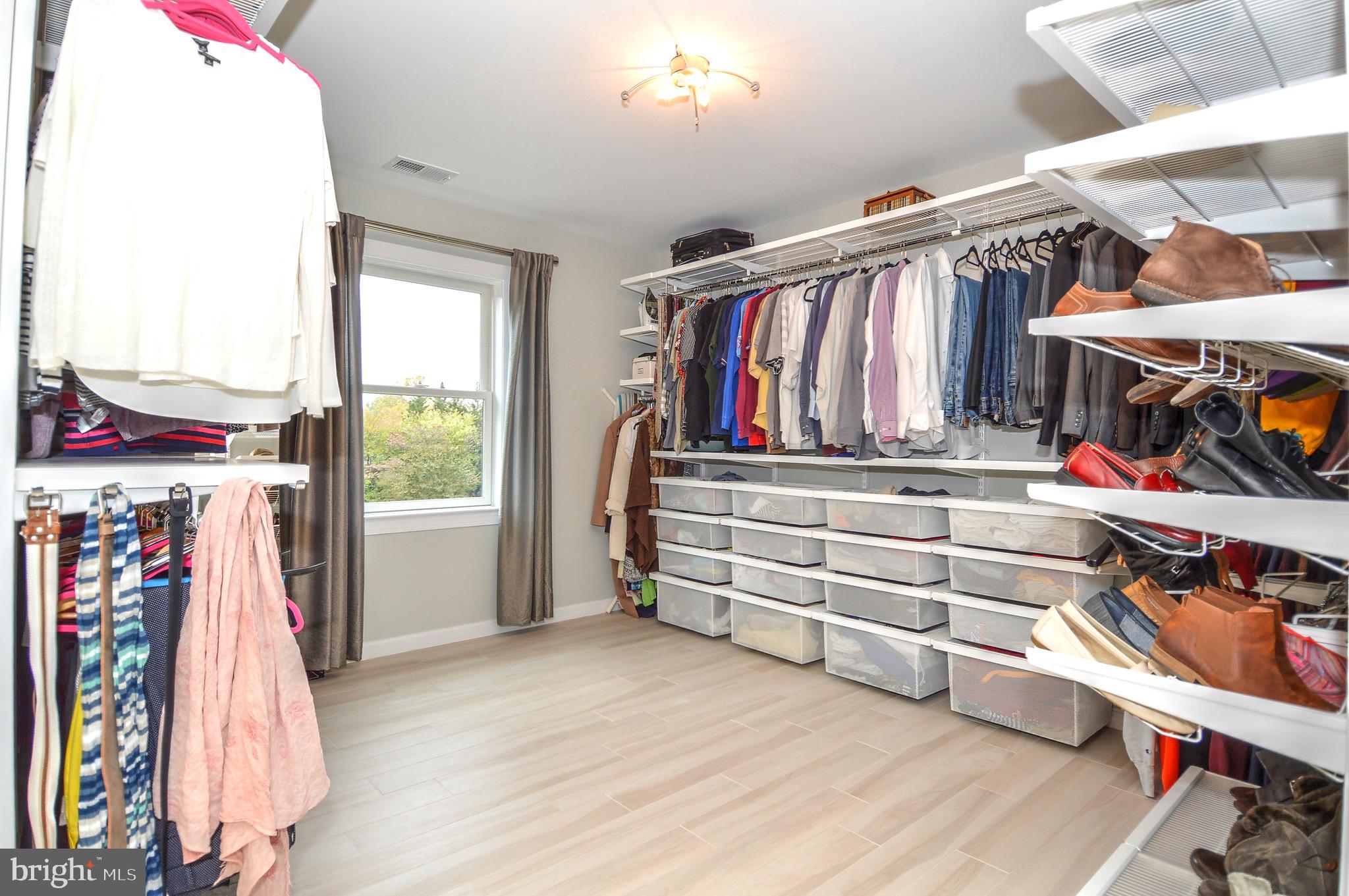 LAKEVALE COURT - Residential