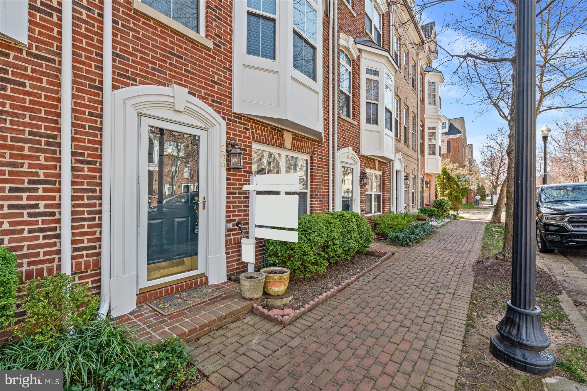 CAMERON STATION - Residential