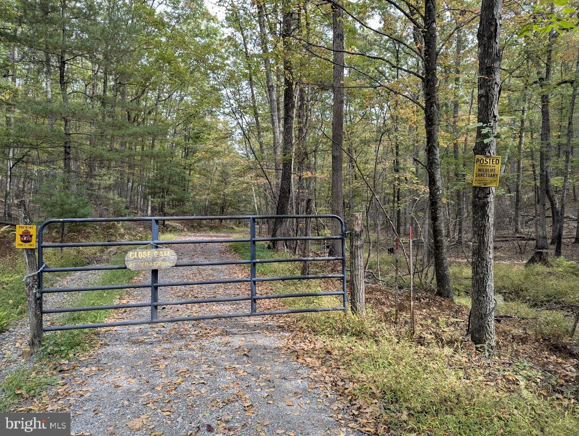 1537 HIDDEN VALLEY ROAD