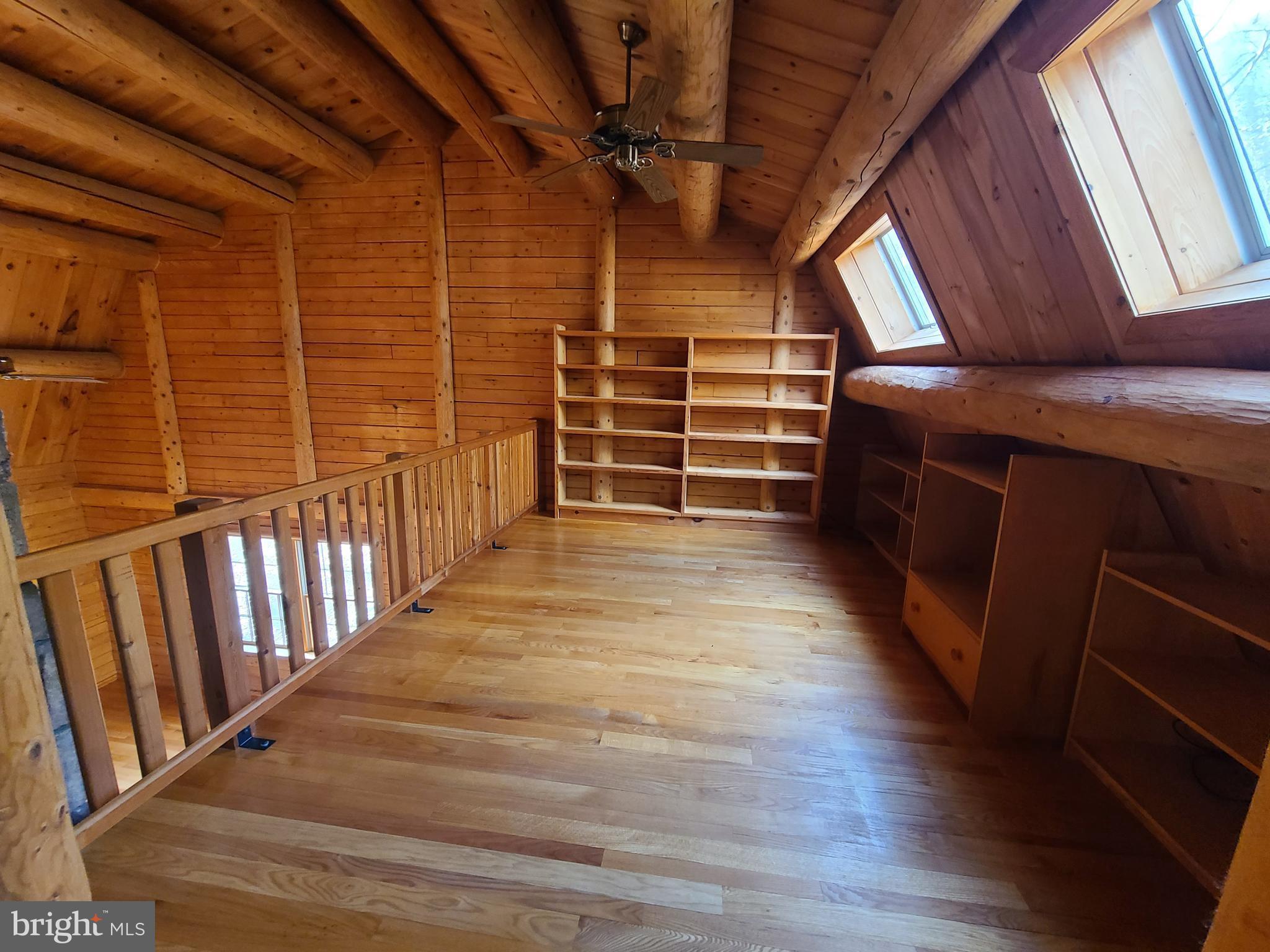 HIDDEN VALLEY - Residential