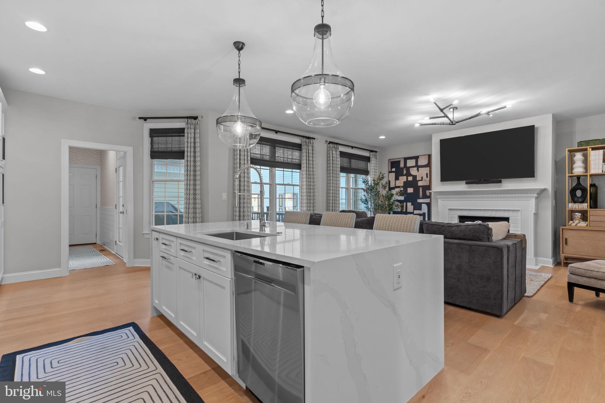 NEWTOWN WALK - Residential