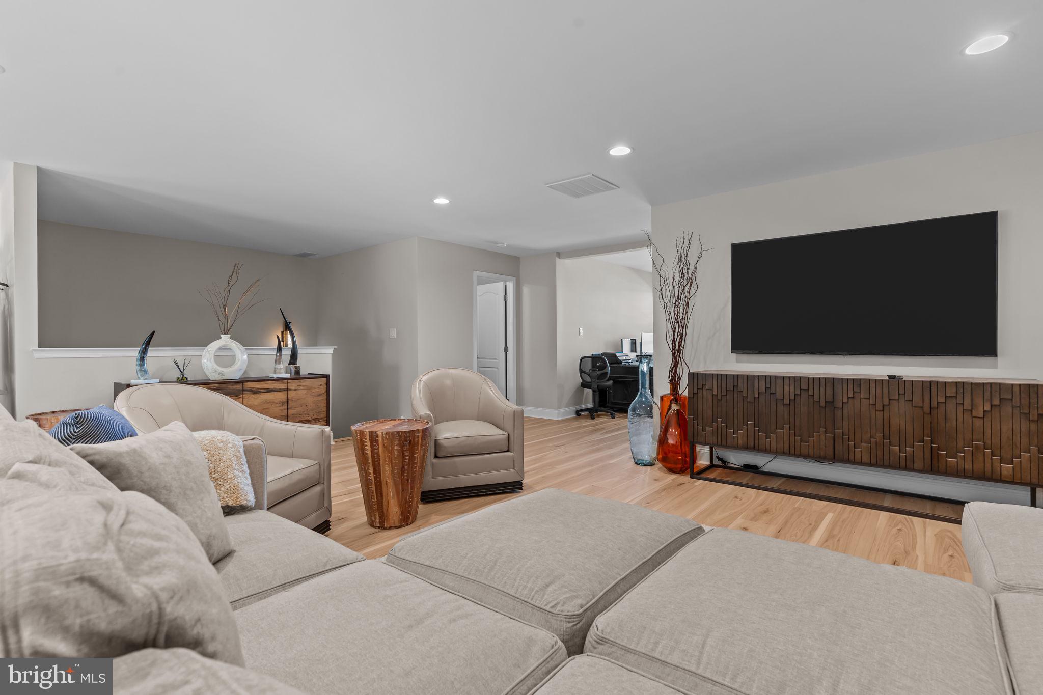 NEWTOWN WALK - Residential