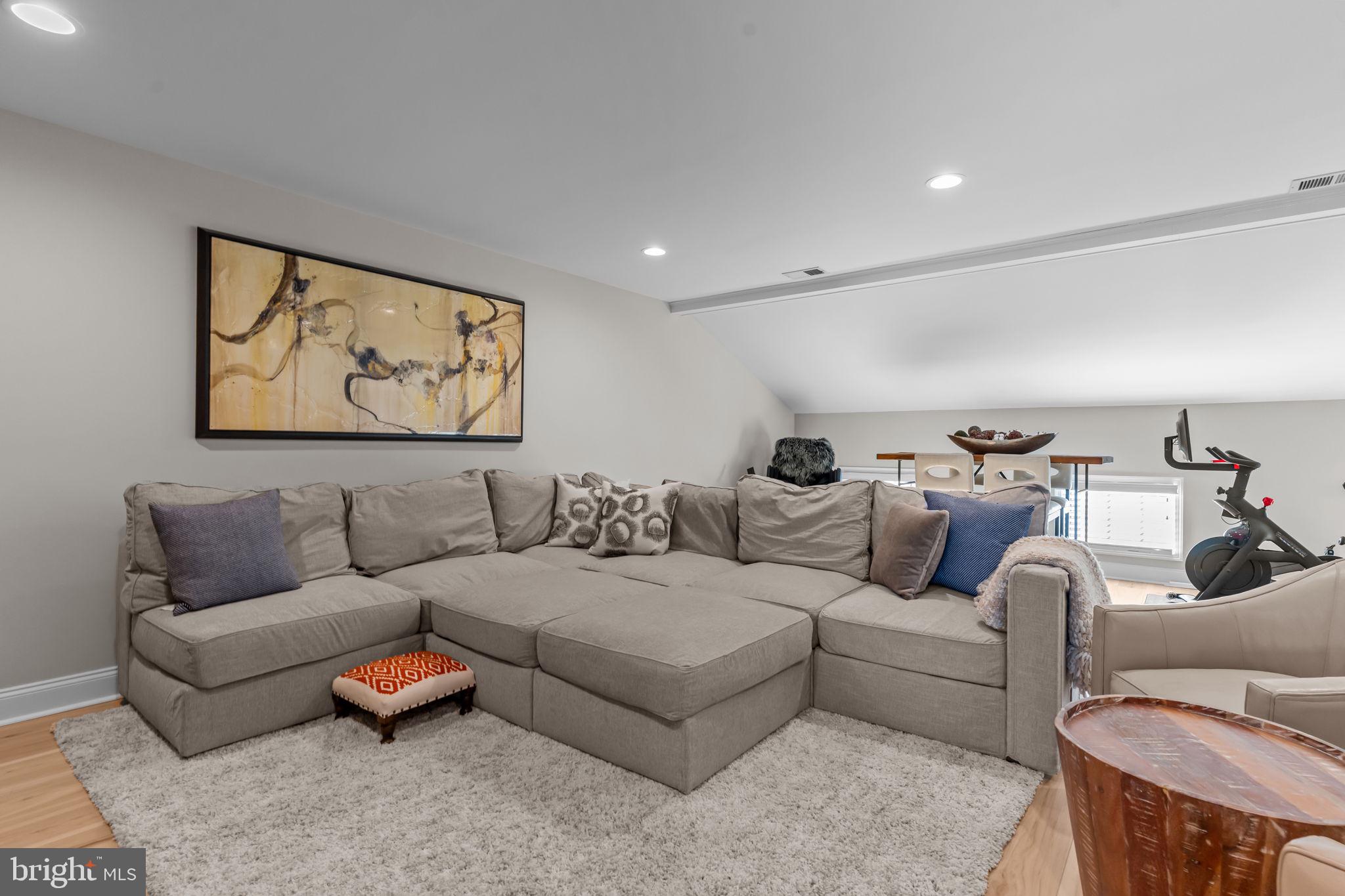 NEWTOWN WALK - Residential