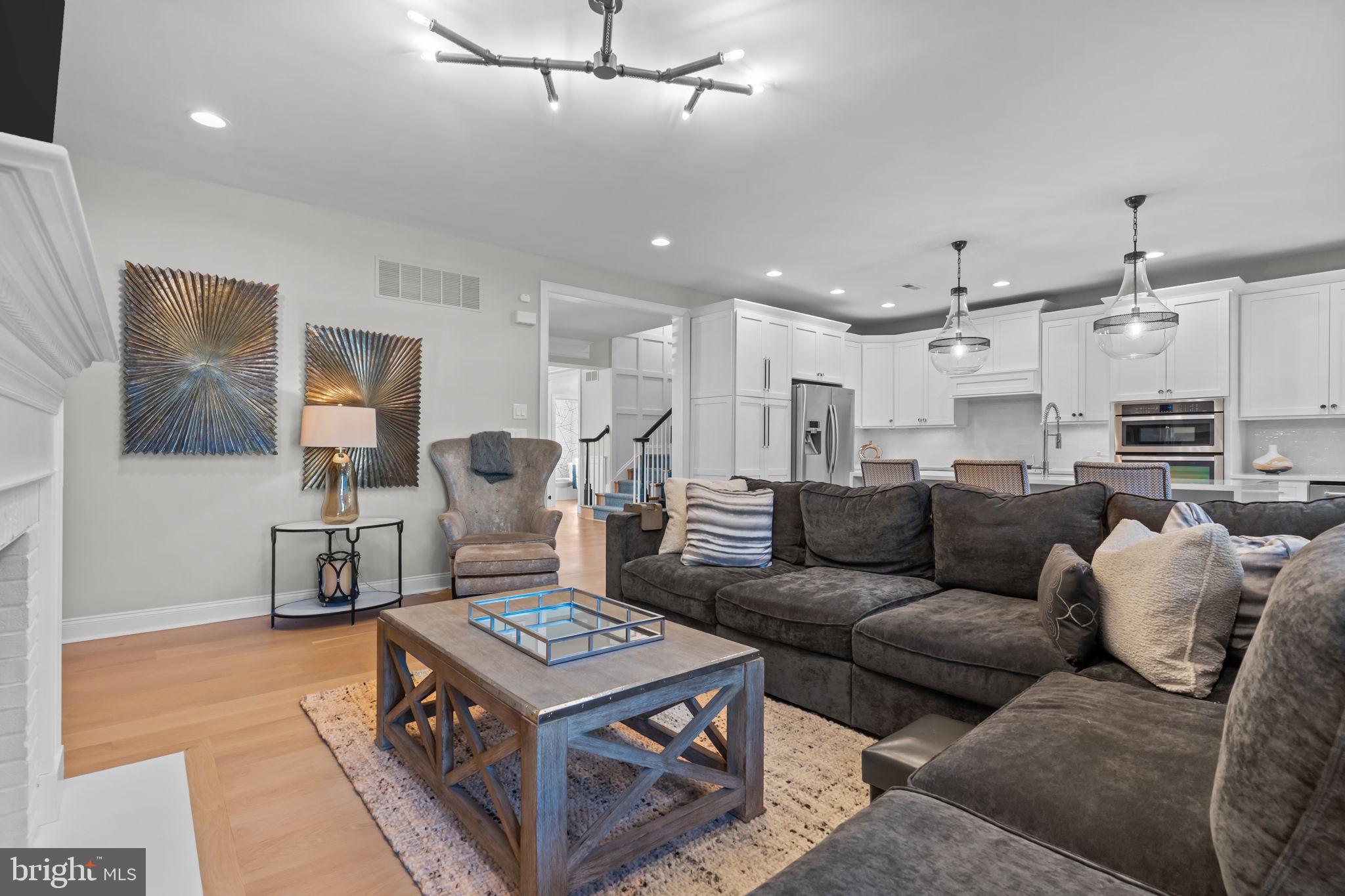 NEWTOWN WALK - Residential