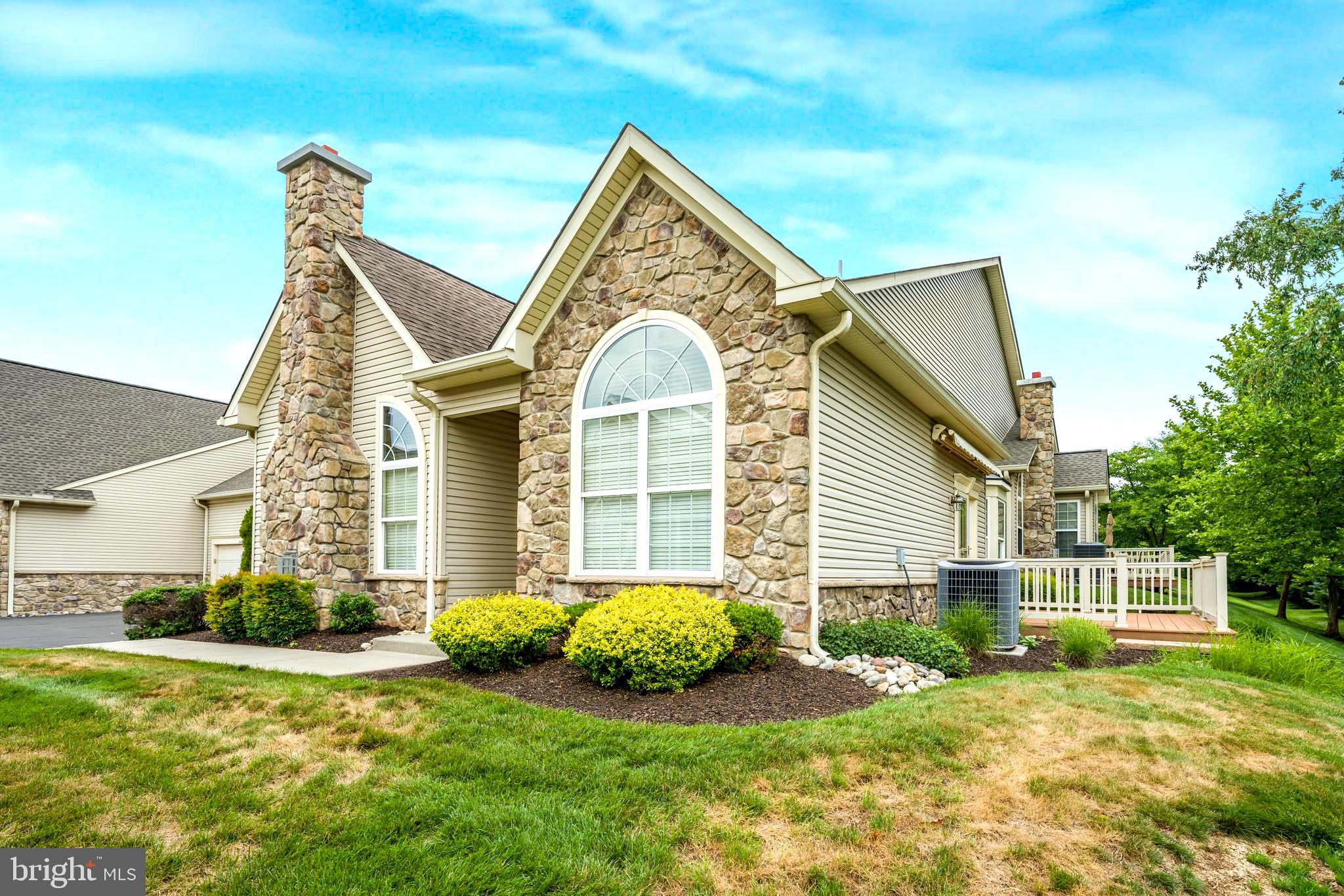 282 WILLOW DRIVE