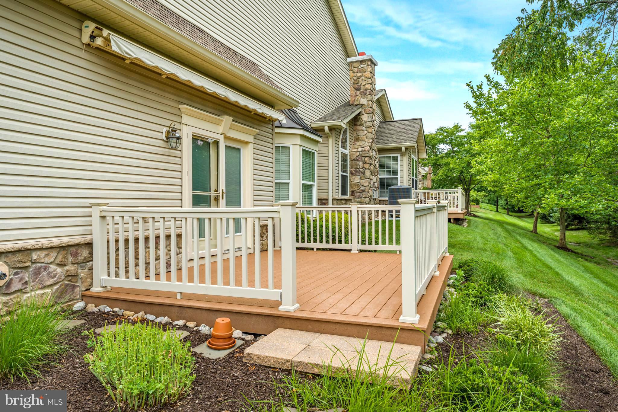 282 WILLOW DRIVE