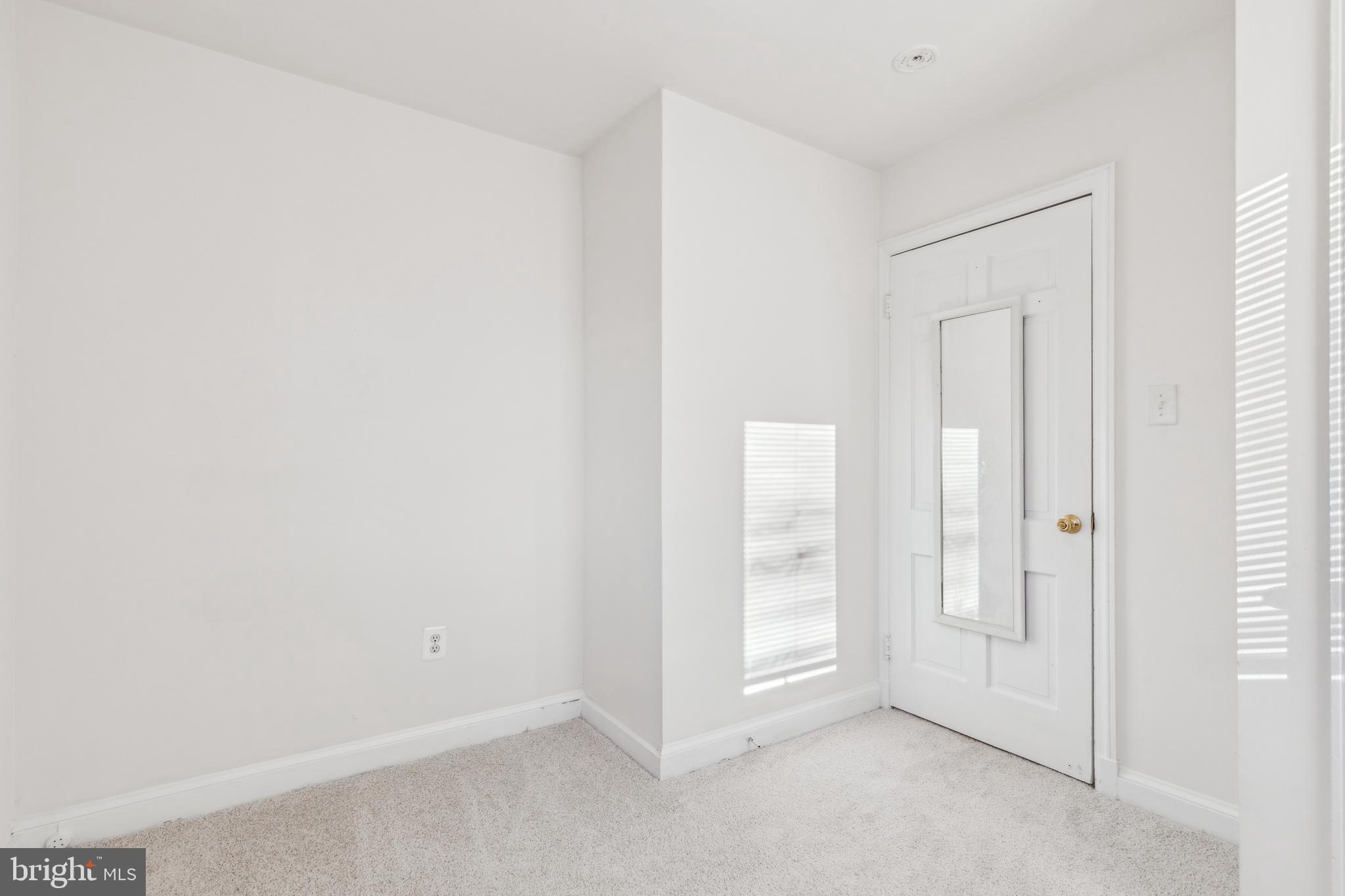 MONTGOMERY KNOLLS - Residential