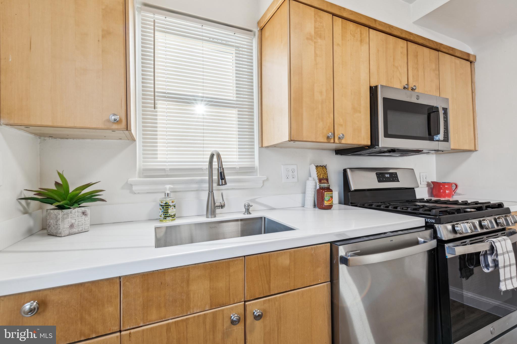 MONTGOMERY KNOLLS - Residential