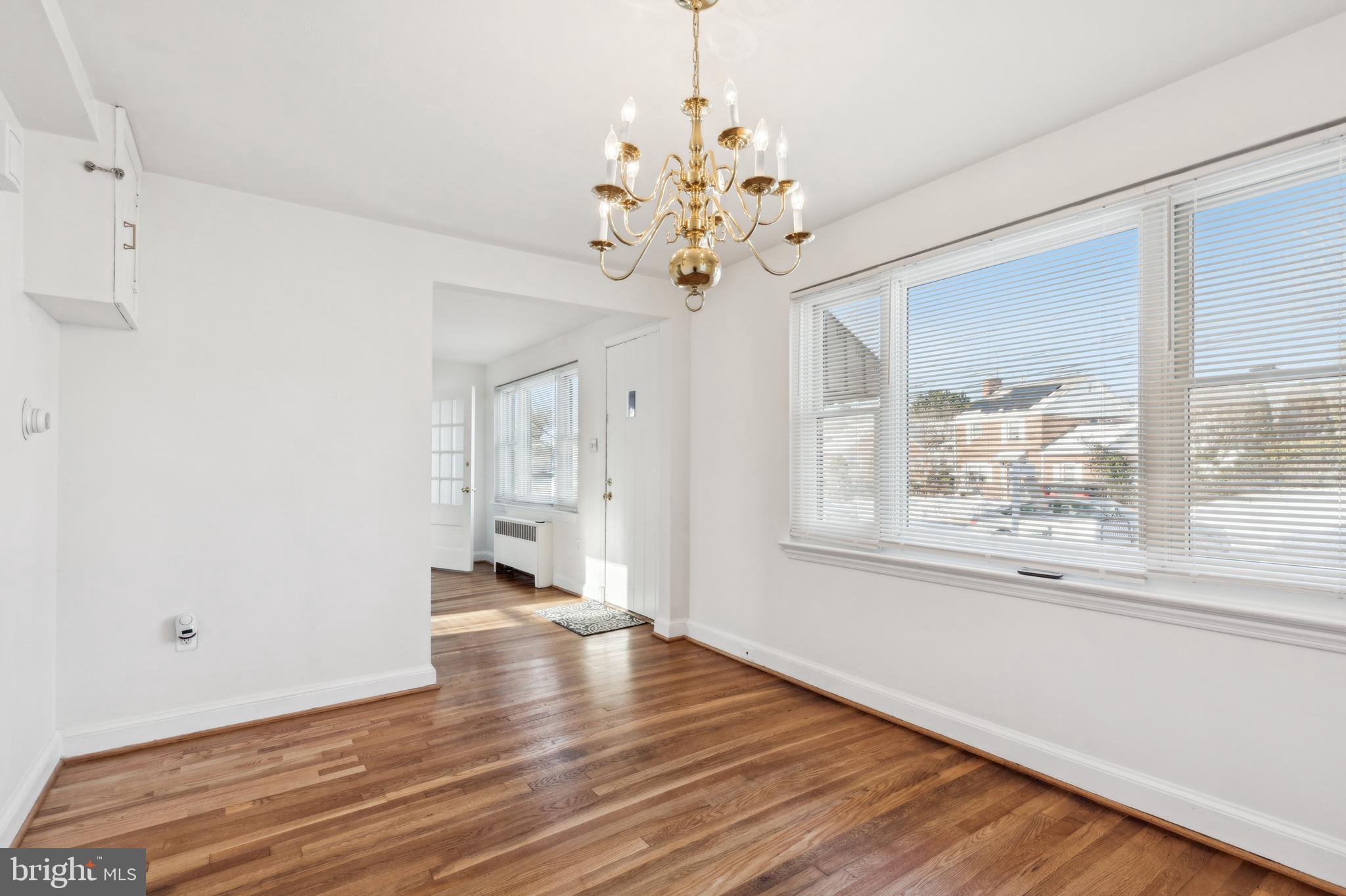 MONTGOMERY KNOLLS - Residential