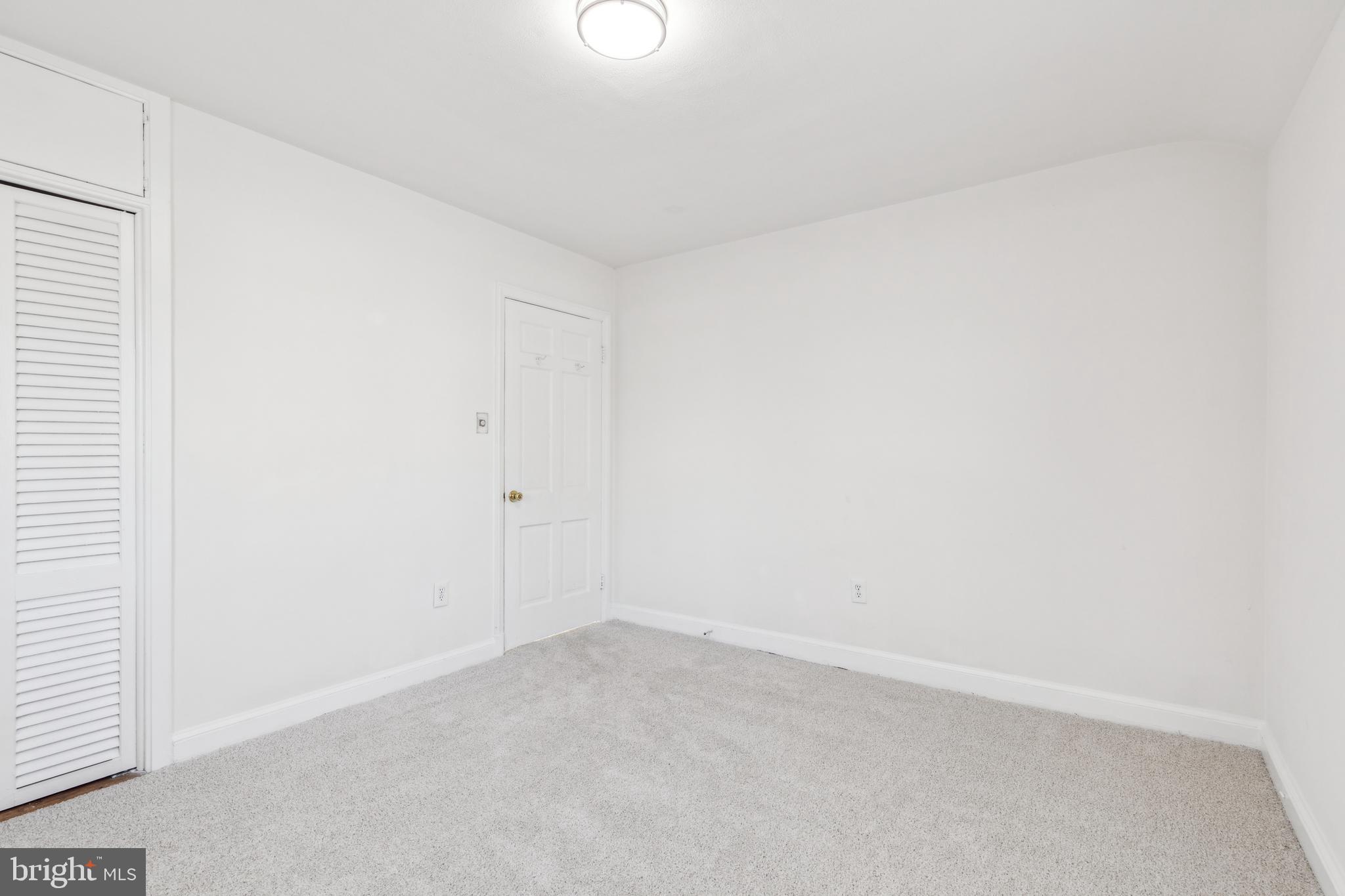 MONTGOMERY KNOLLS - Residential