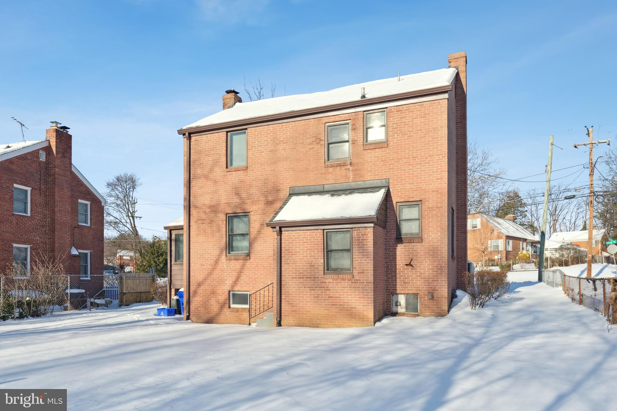 MONTGOMERY KNOLLS - Residential